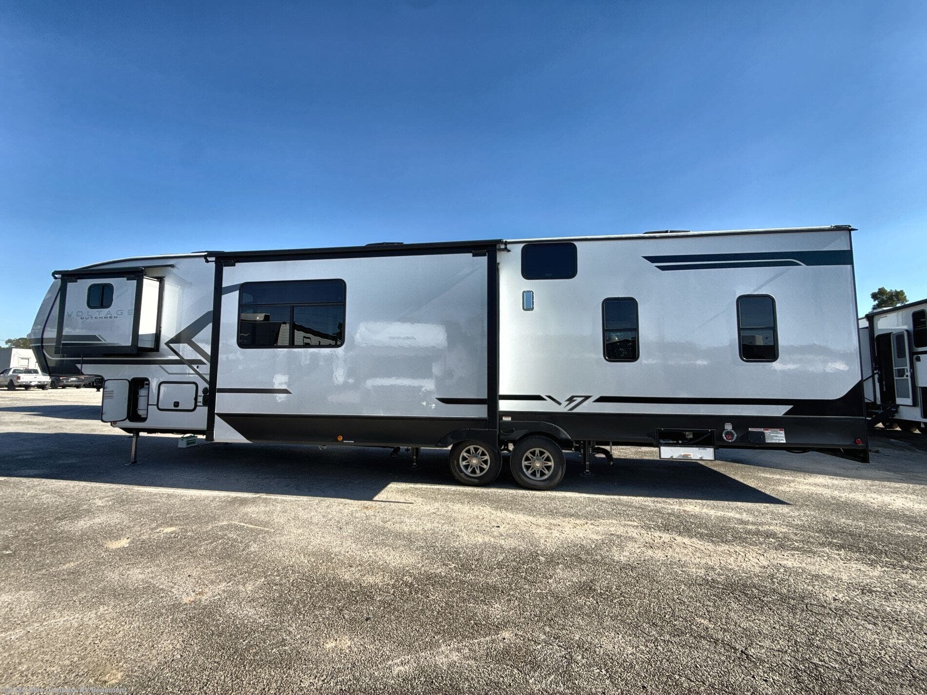 2026 Dutchmen Voltage V-Series 3800 - New Fifth Wheel For Sale by Blue Compass RV Beaumont in Vidor, Texas