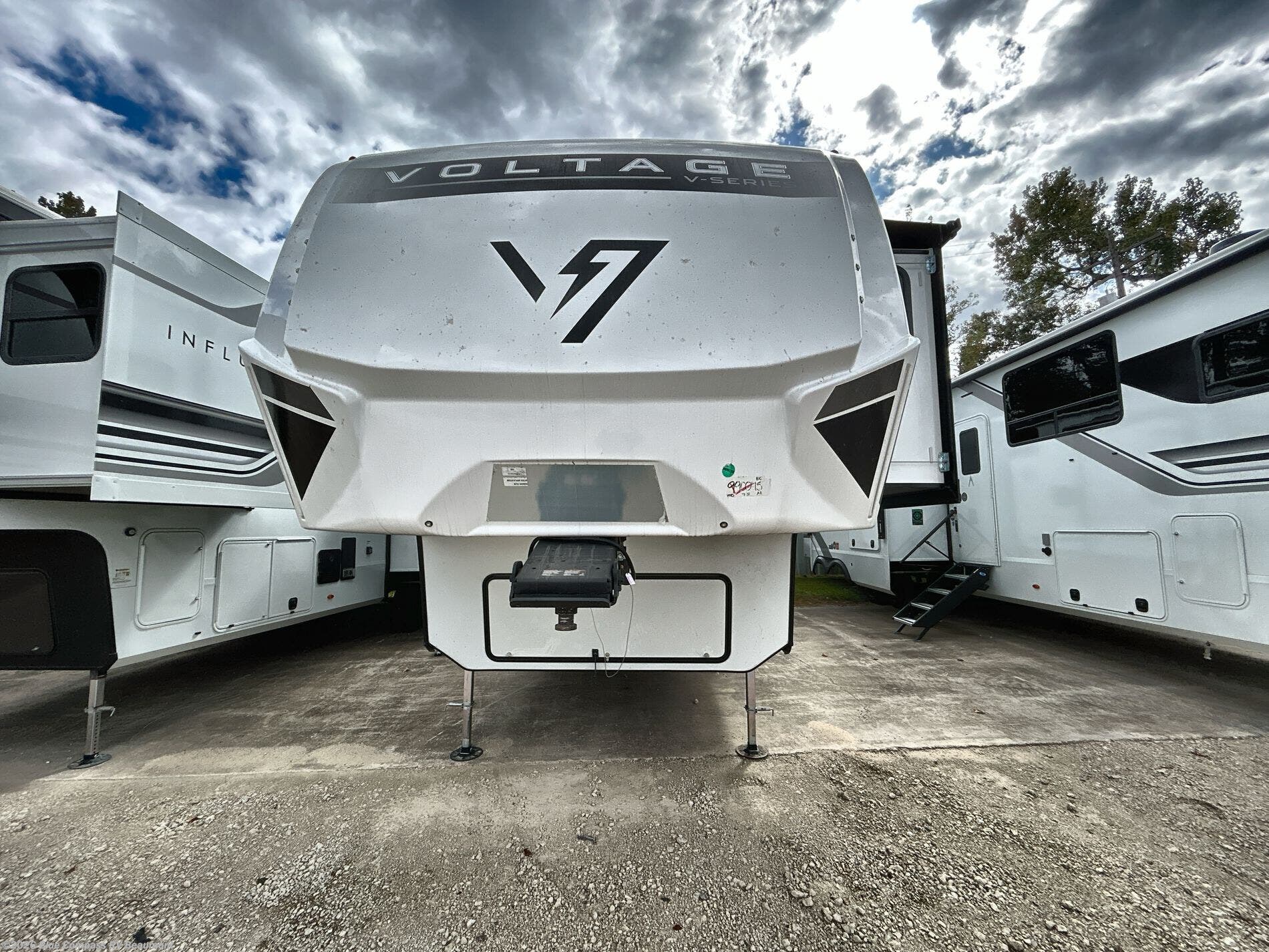 2026 Dutchmen Voltage V-Series 3850 - New Fifth Wheel For Sale by Blue Compass RV Beaumont in Vidor, Texas