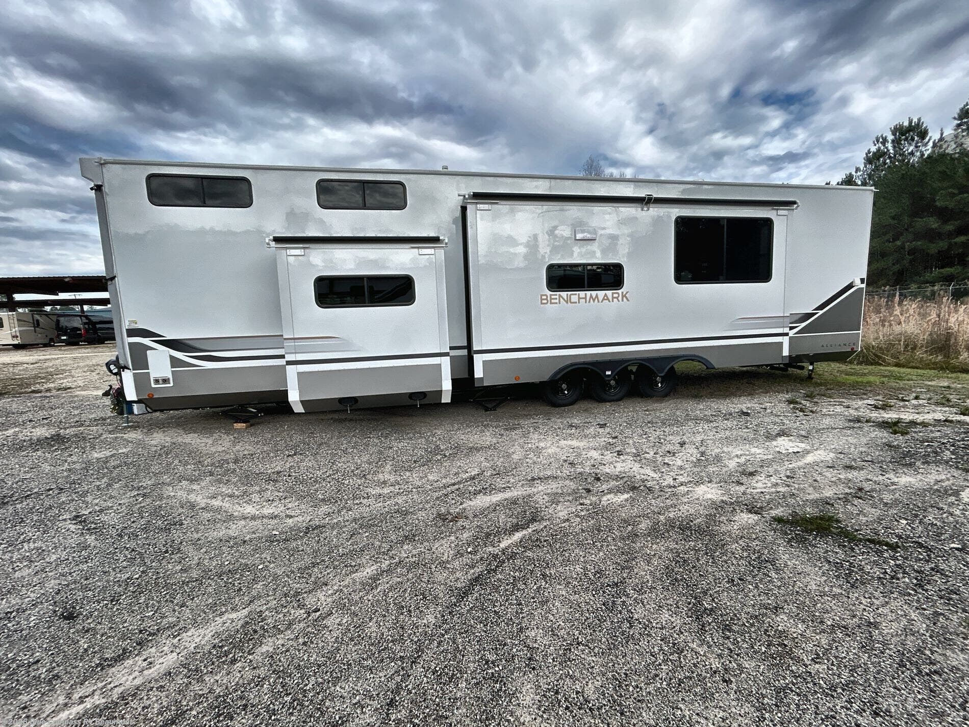 New 2026 Alliance RV Benchmark 44LFT available in Vidor, Texas