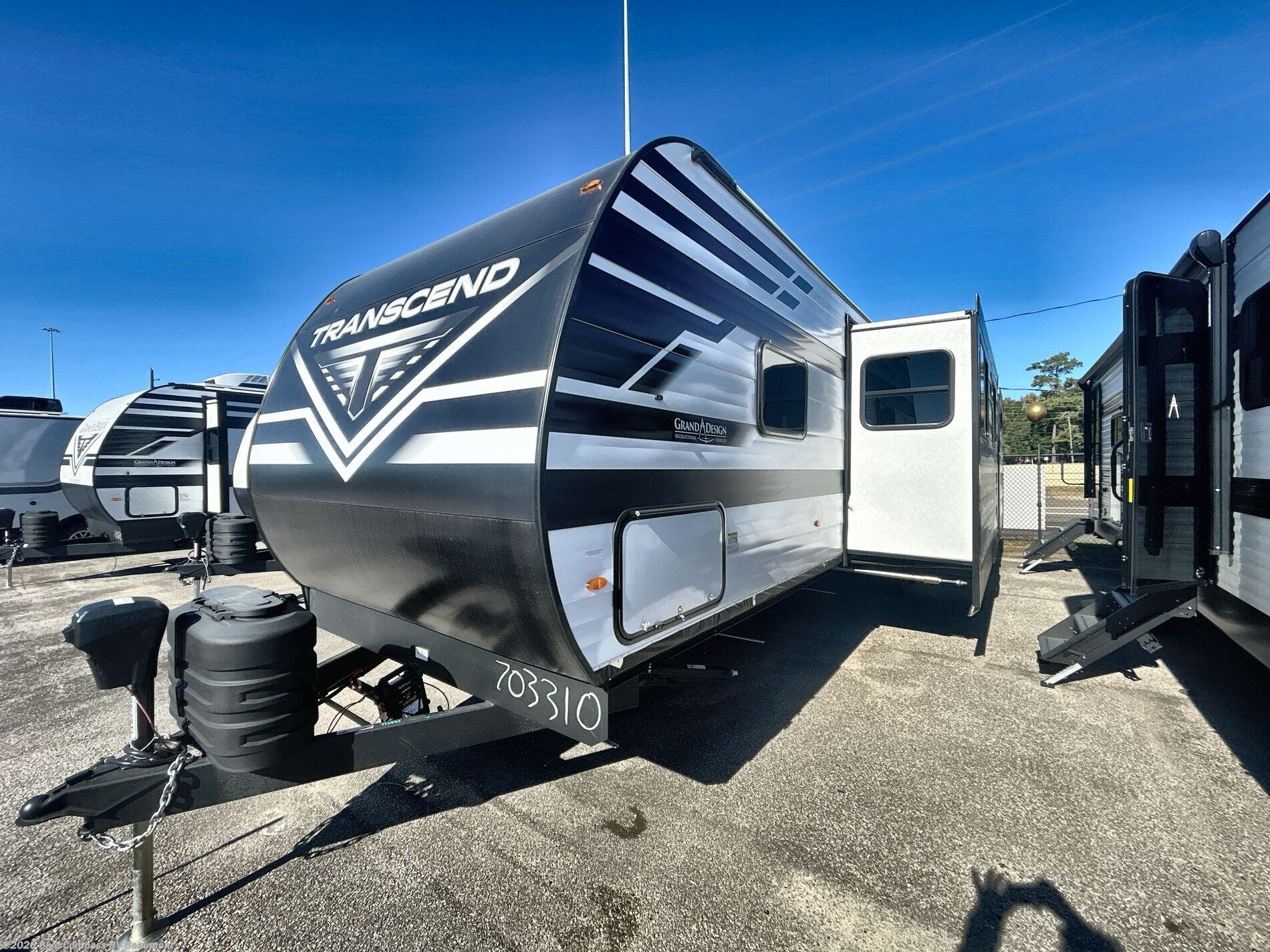 2026 Grand Design Transcend 325BHT - New Travel Trailer For Sale by Blue Compass RV Beaumont in Vidor, Texas