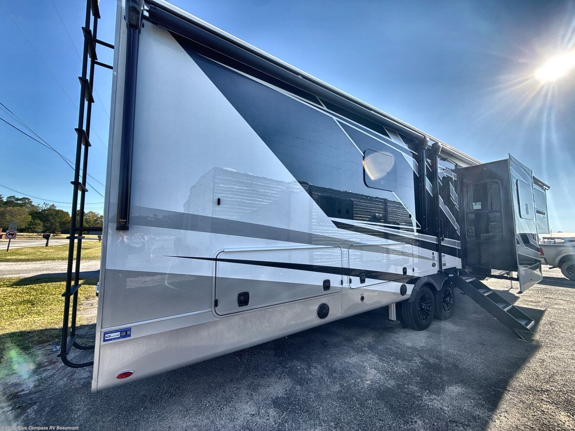 New 2026 Jayco North Point 382FLRB available in Vidor, Texas