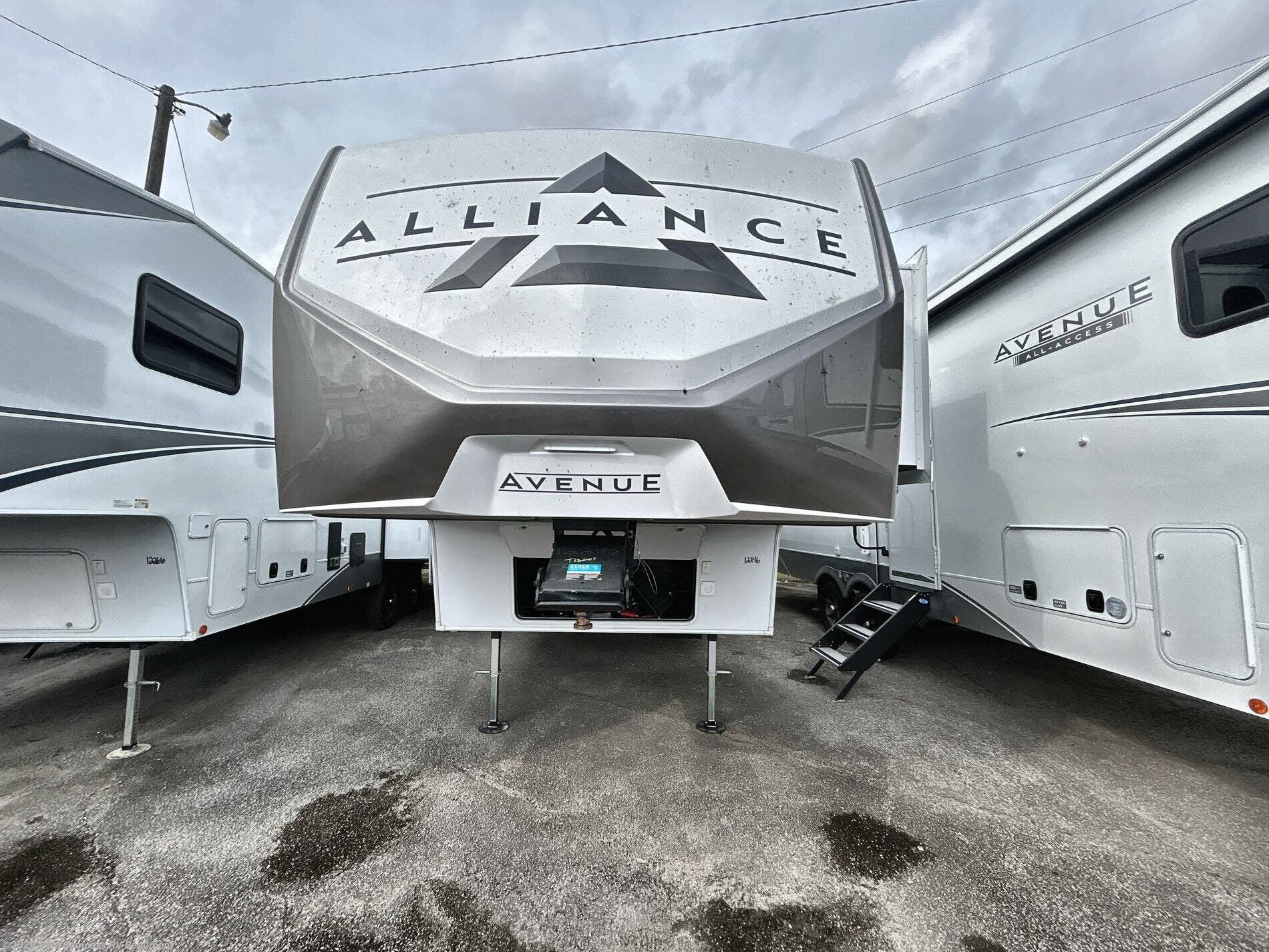 2026 Avenue 32RLS by Alliance RV from Blue Compass RV Beaumont in Vidor, Texas