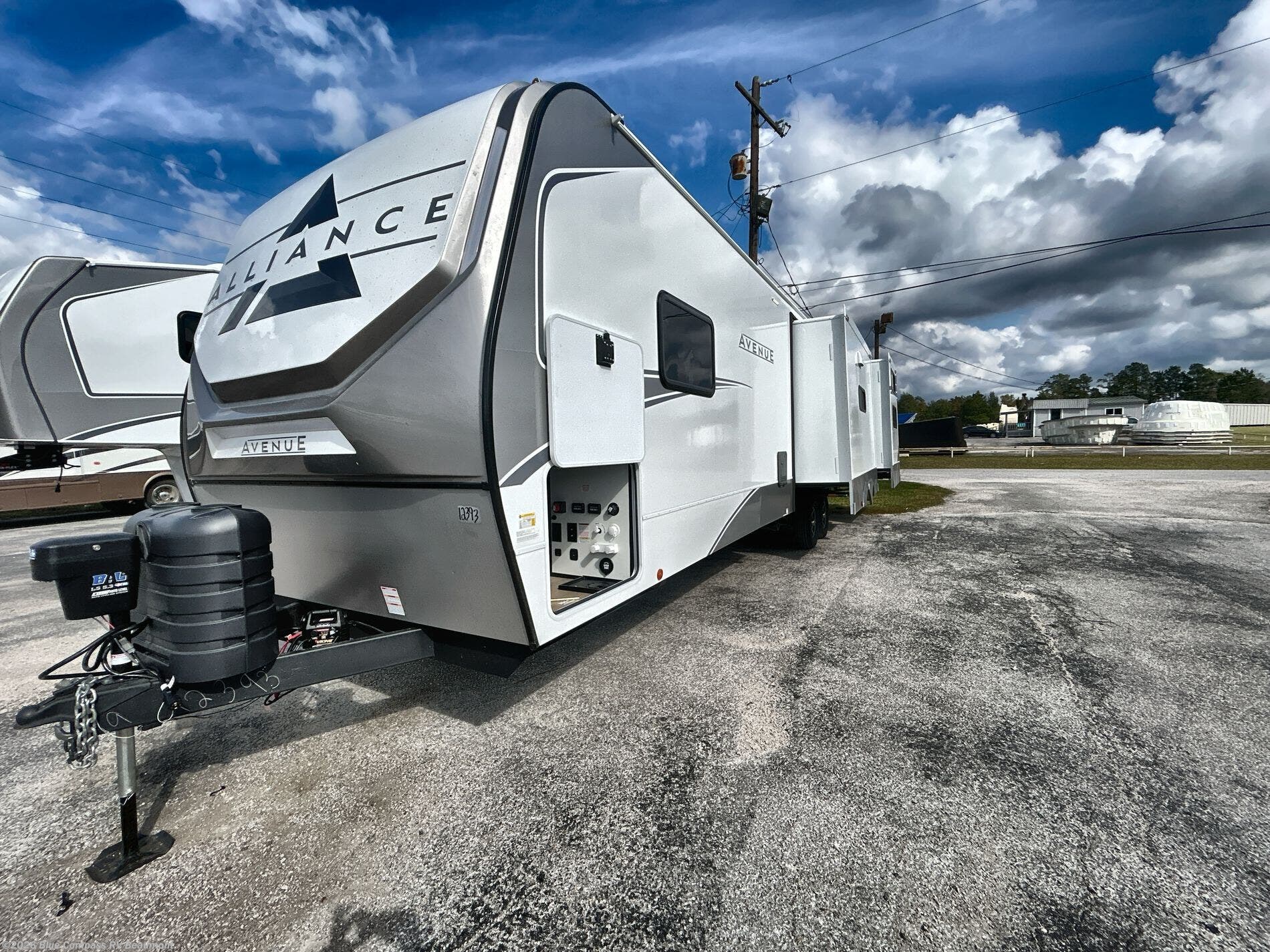 2026 Avenue 333BH by Alliance RV from Blue Compass RV Beaumont in Vidor, Texas
