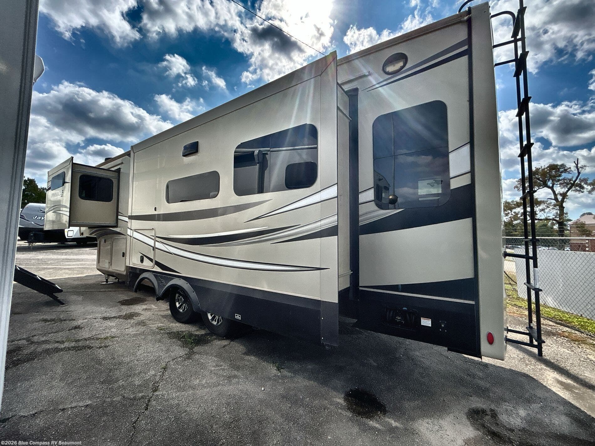 Used 2022 Jayco Pinnacle 32RLTS available in Vidor, Texas