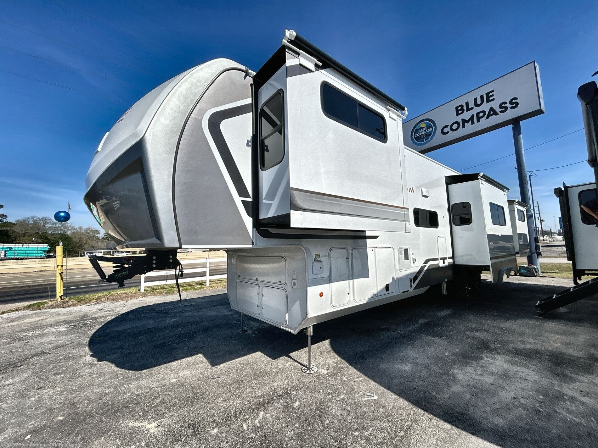 New 2026 Alliance RV Paradigm 395DS available in Vidor, Texas