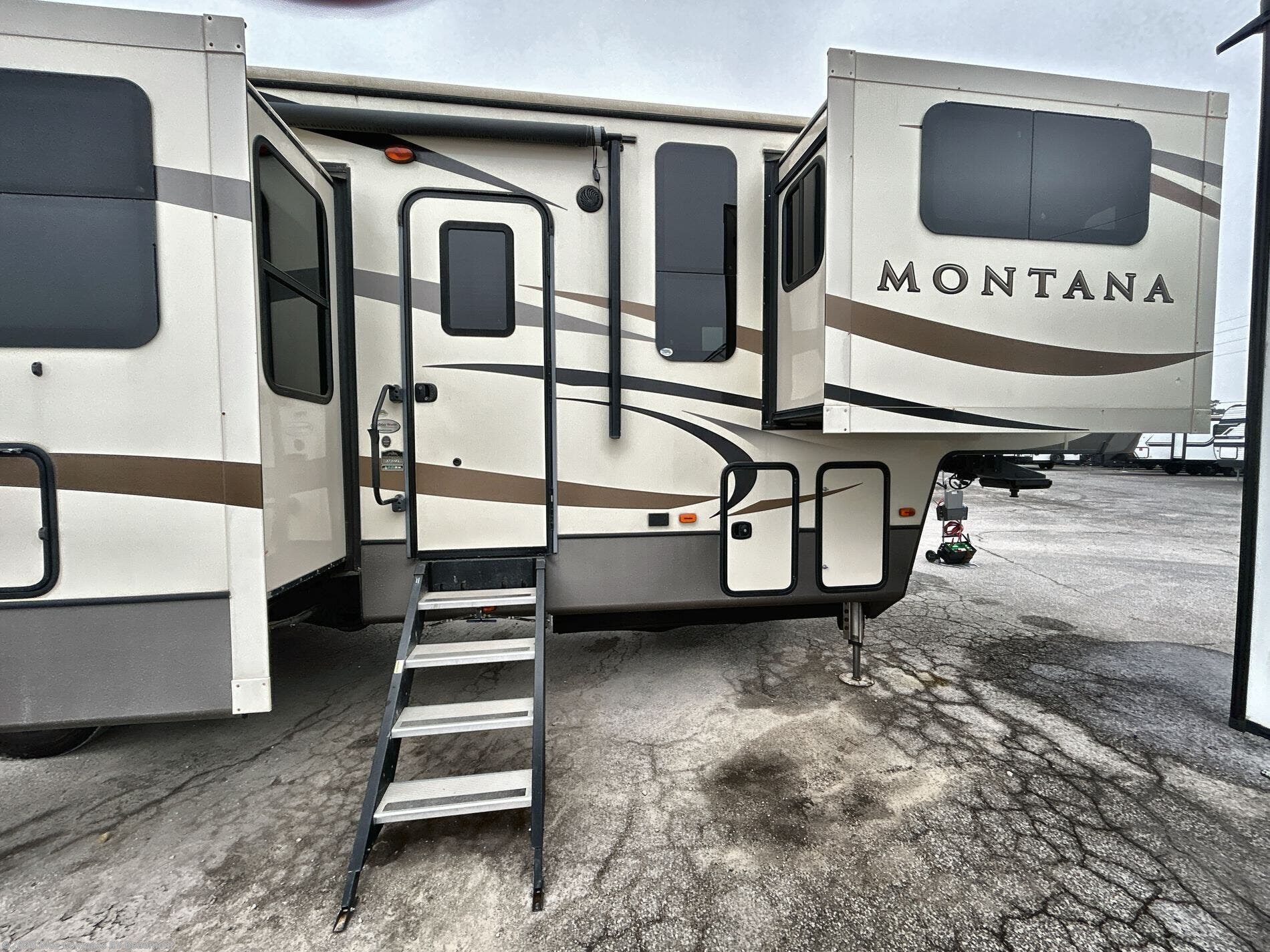 2017 Montana 3731FL by Keystone from Blue Compass RV Beaumont in Vidor, Texas