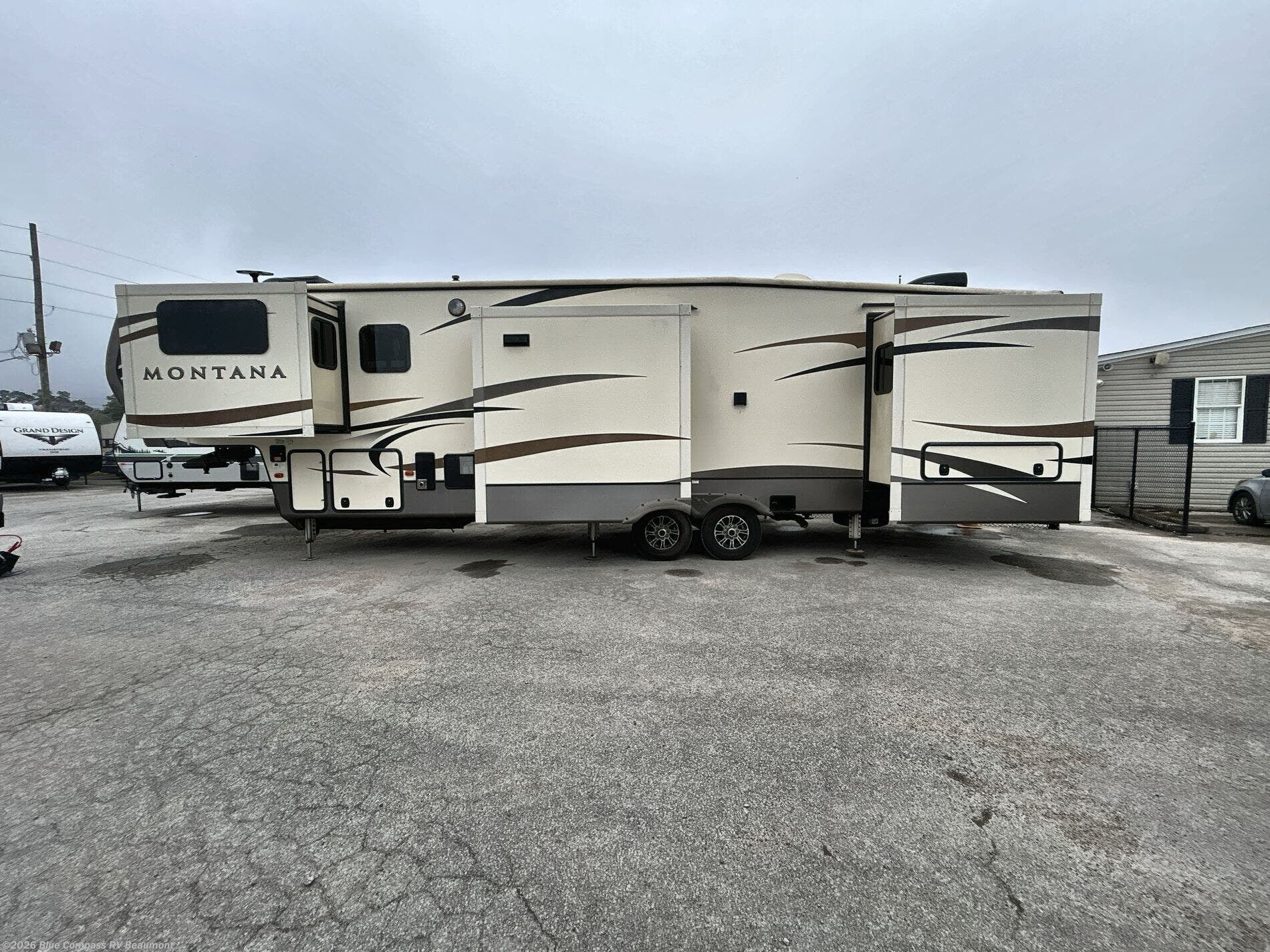 2017 Keystone Montana 3731FL - Used Fifth Wheel For Sale by Blue Compass RV Beaumont in Vidor, Texas