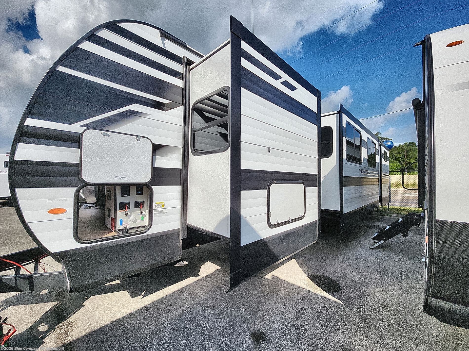 2026 Grand Design Transcend Xplor 335BHT - New Travel Trailer For Sale by Blue Compass RV Beaumont in Vidor, Texas