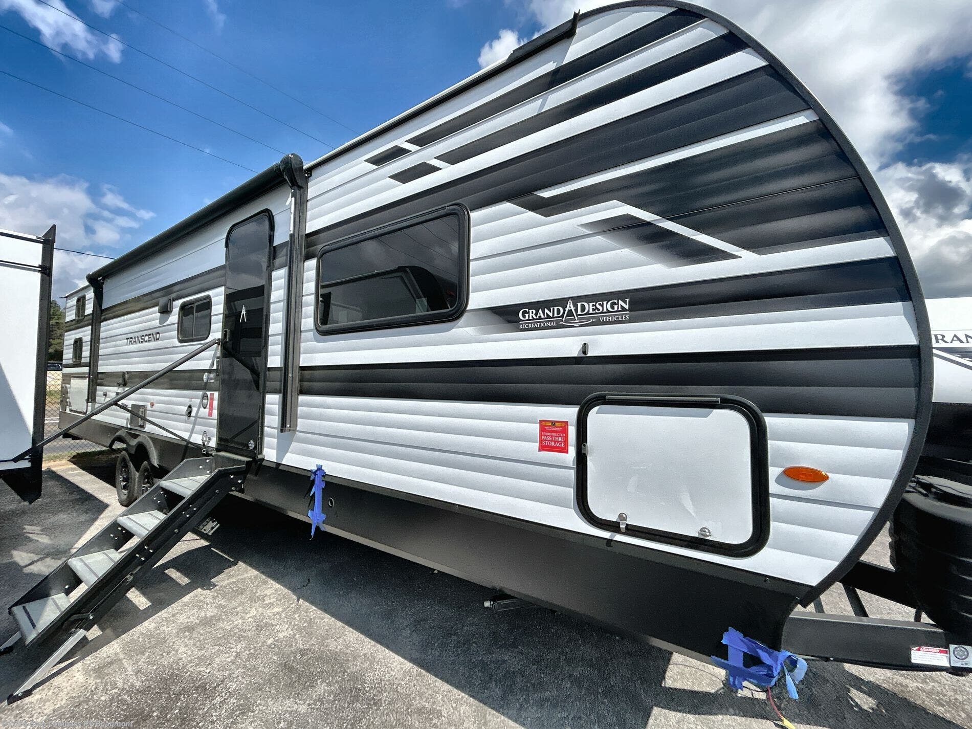 2026 Grand Design Transcend Xplor 335BHT - New Travel Trailer For Sale by Blue Compass RV Beaumont in Vidor, Texas
