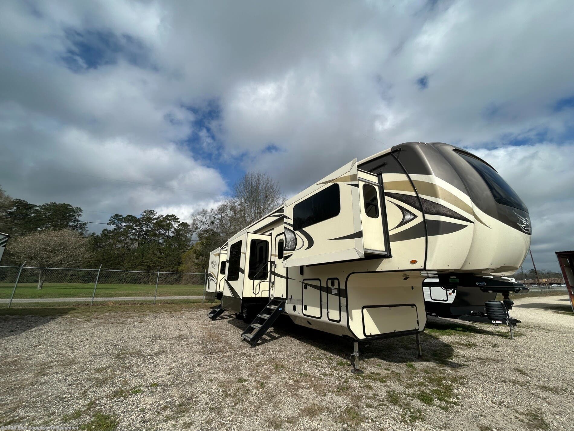 2018 North Point 381FLWS by Jayco from Blue Compass RV Beaumont in Vidor, Texas