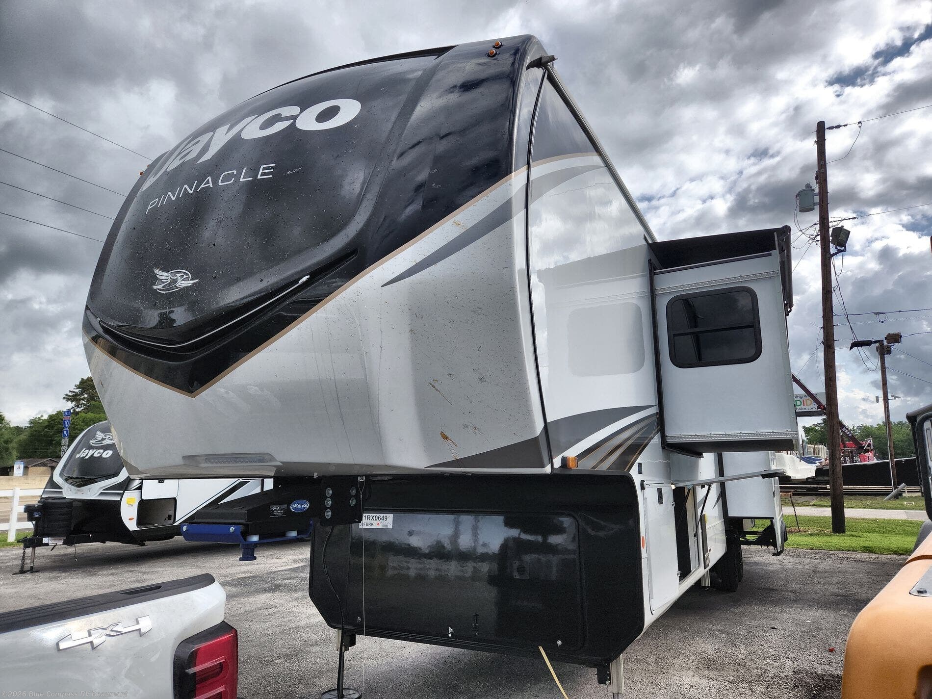 2026 Pinnacle 38FBRK by Jayco from Blue Compass RV Beaumont in Vidor, Texas