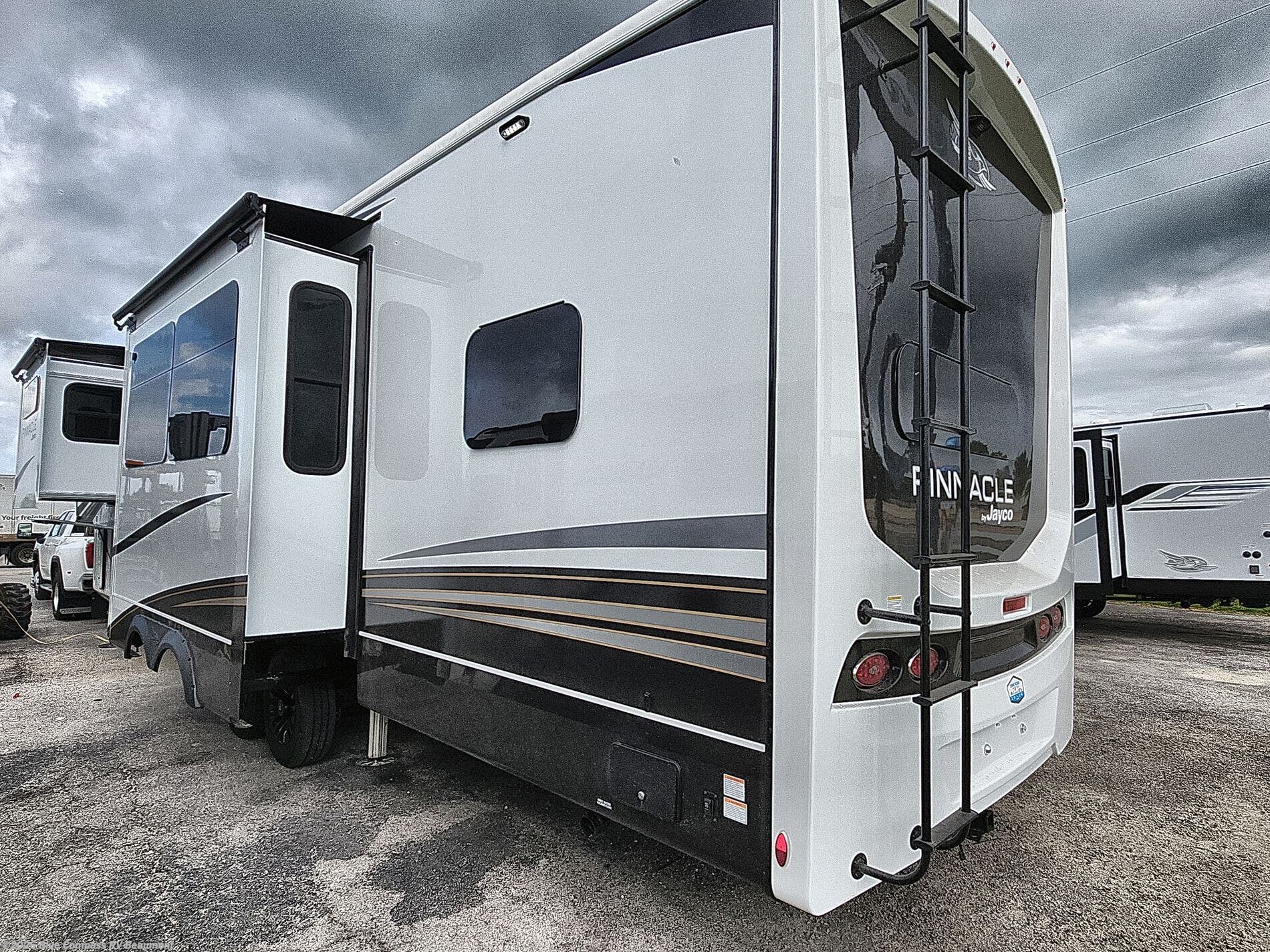 2026 Pinnacle 38FBRK by Jayco from Blue Compass RV Beaumont in Vidor, Texas