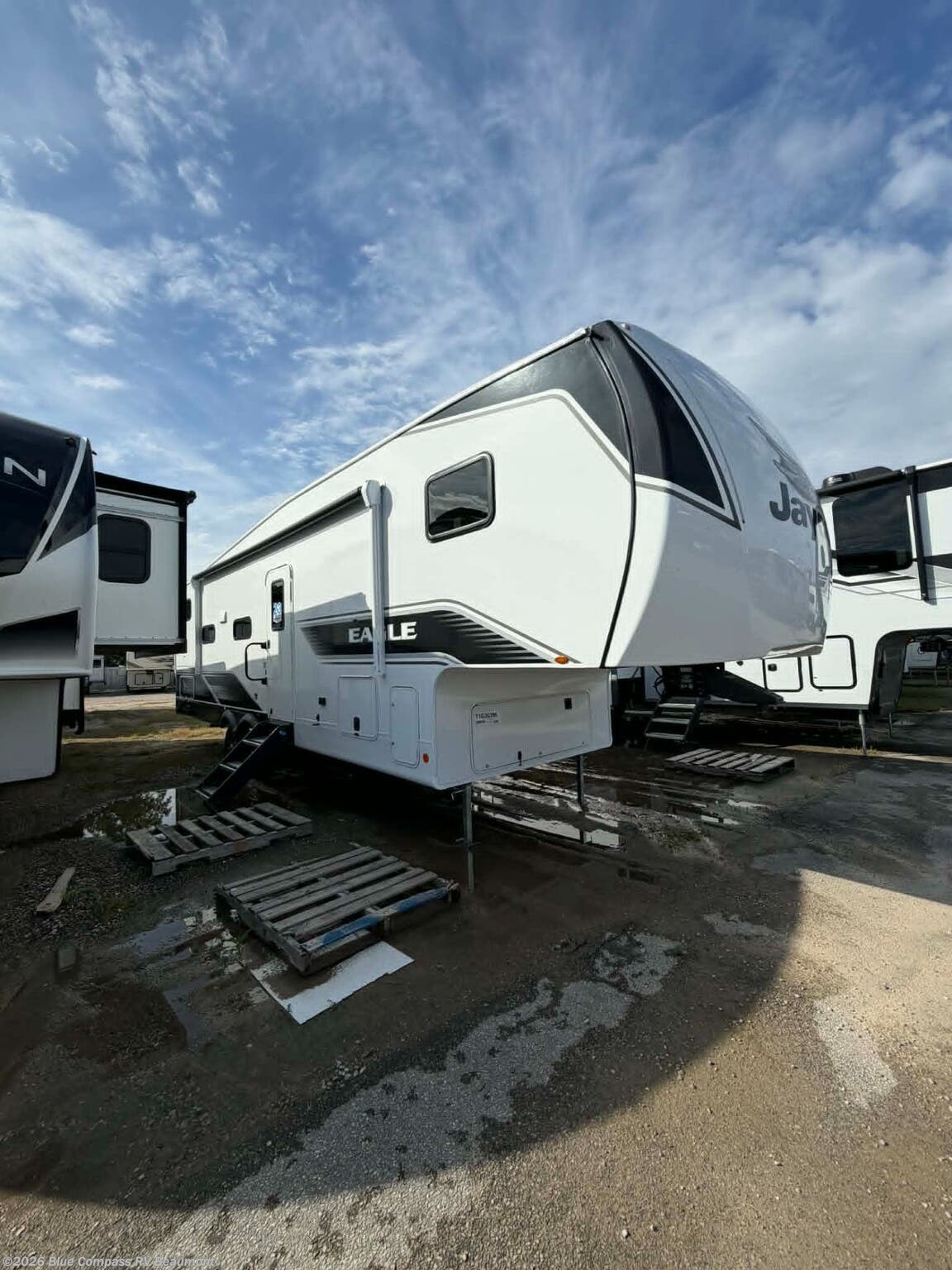 2026 Eagle SLE 28BHU by Jayco from Blue Compass RV Beaumont in Vidor, Texas
