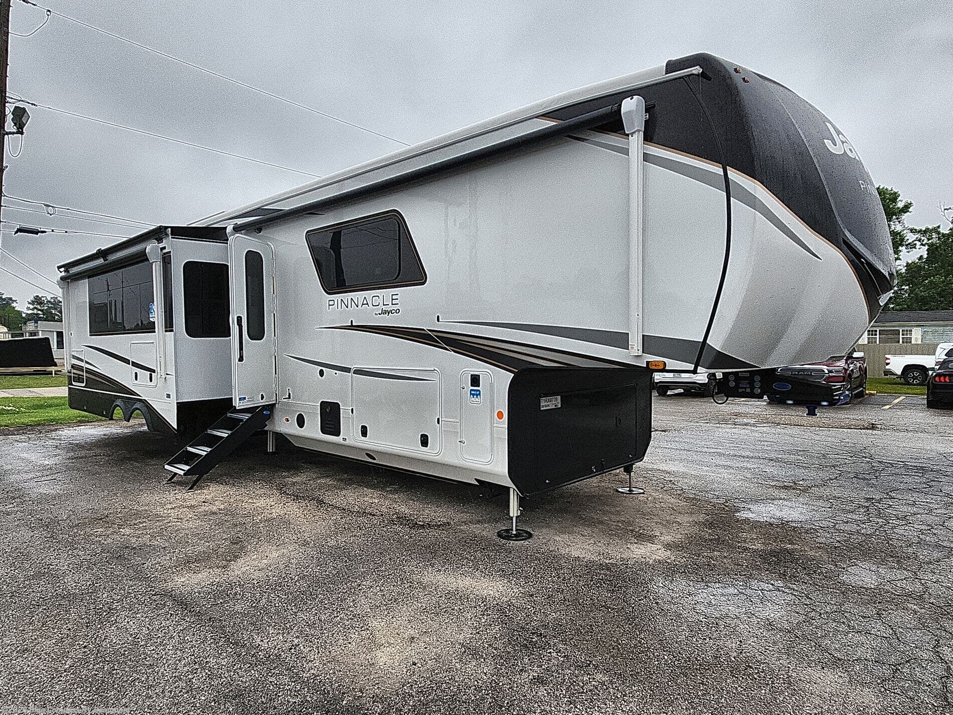 2026 Pinnacle 38FBRK by Jayco from Blue Compass RV Beaumont in Vidor, Texas