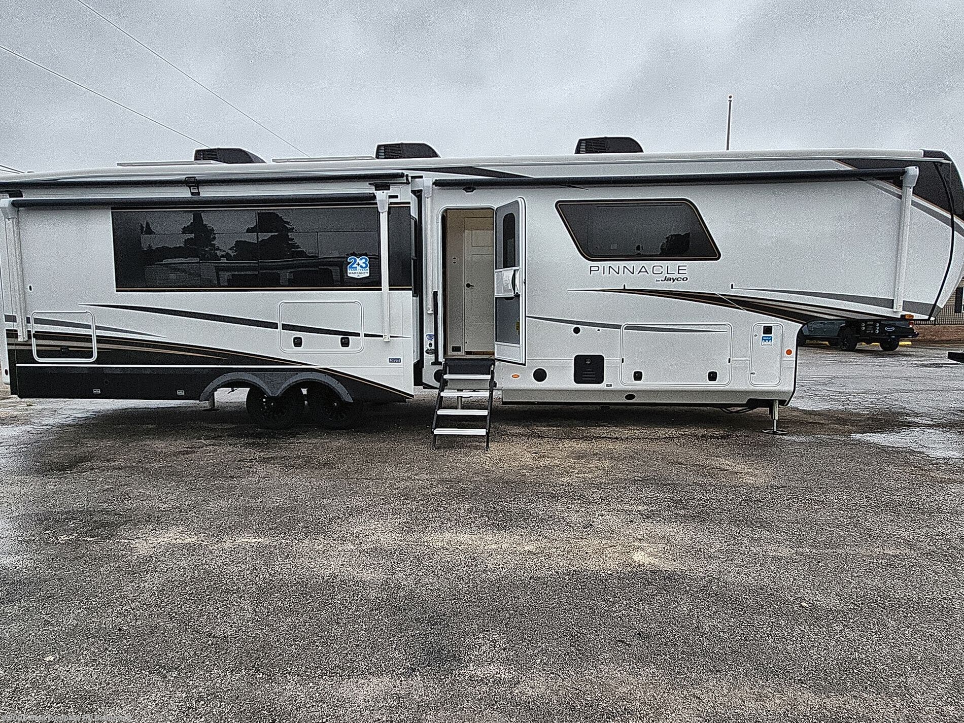 2026 Pinnacle 38FBRK by Jayco from Blue Compass RV Beaumont in Vidor, Texas