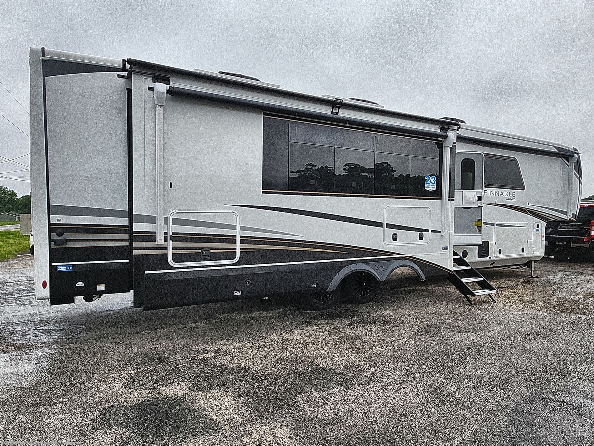 2026 Pinnacle 38FBRK by Jayco from Blue Compass RV Beaumont in Vidor, Texas