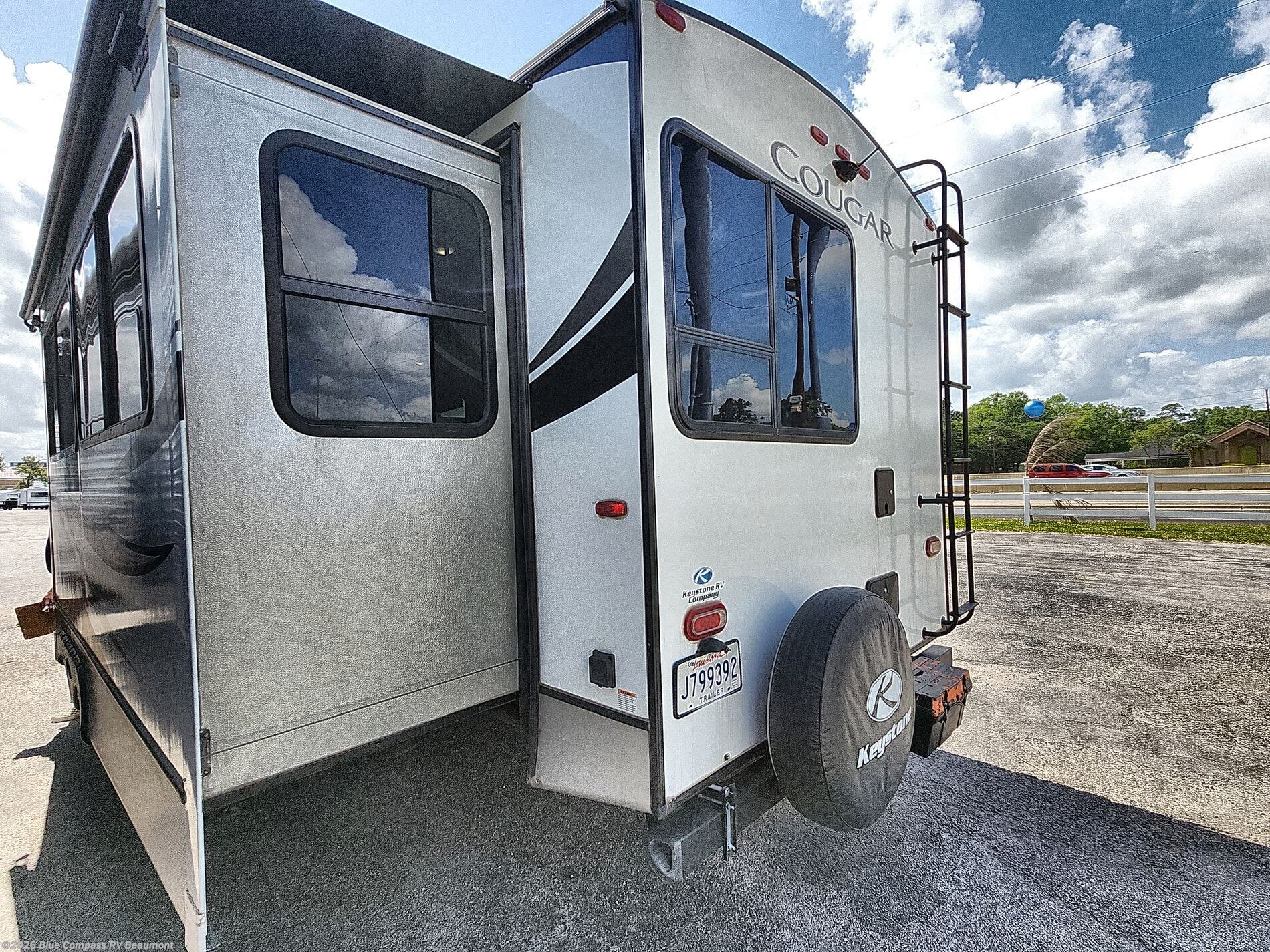Used 2020 Keystone Cougar Half-Ton 27RES available in Vidor, Texas