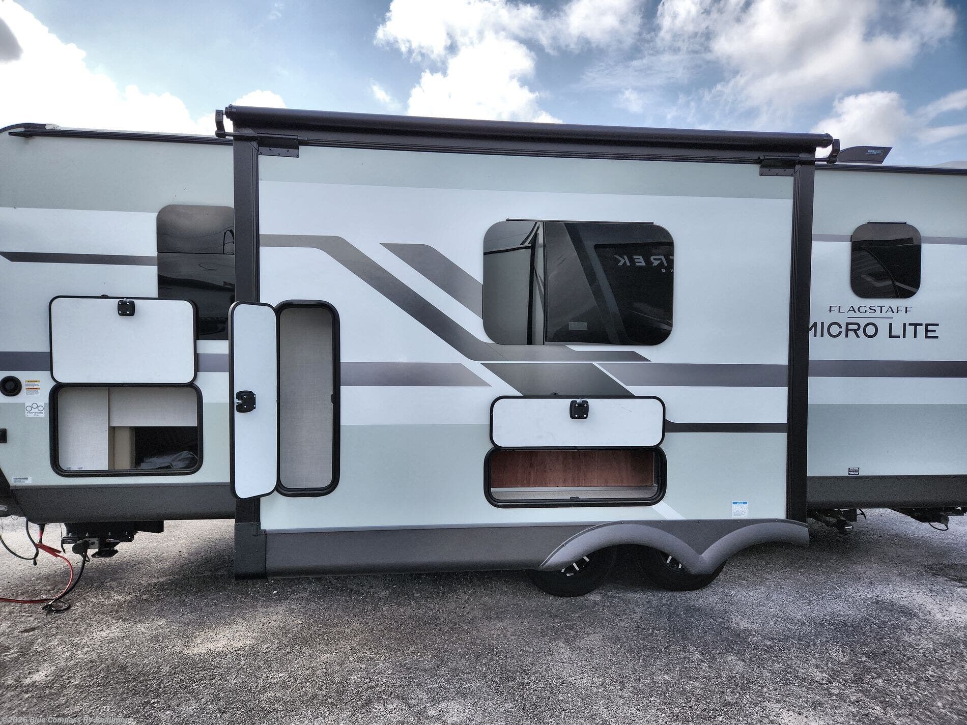 2026 Flagstaff Micro Lite 25BRDS by Forest River from Blue Compass RV Beaumont in Vidor, Texas