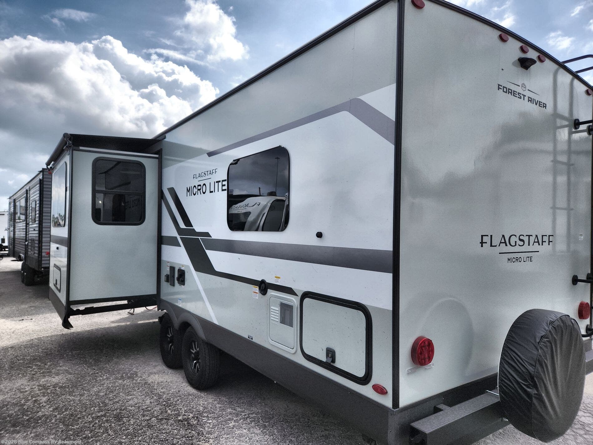 2026 Flagstaff Micro Lite 25FKB by Forest River from Blue Compass RV Beaumont in Vidor, Texas