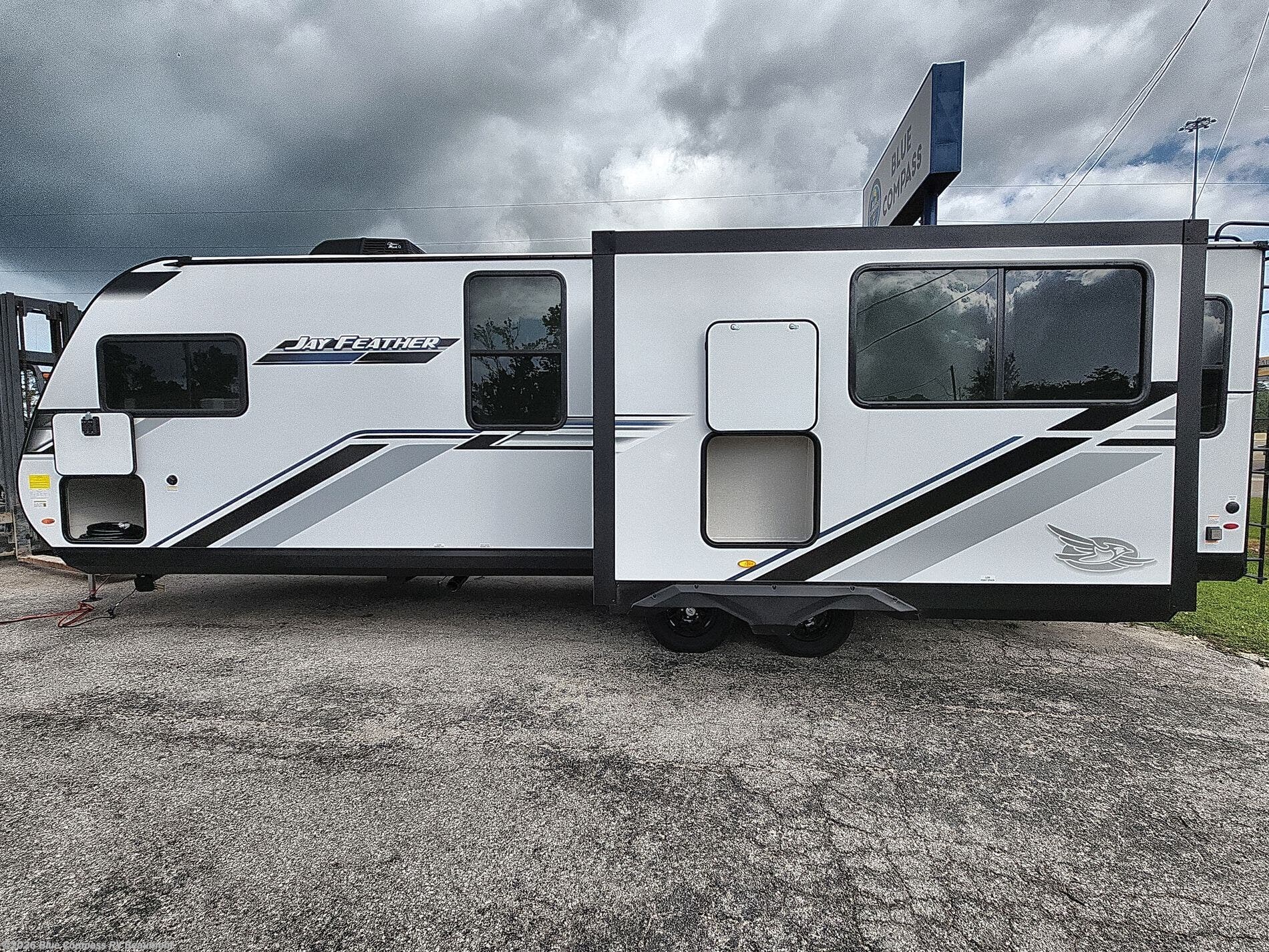 2026 Jay Feather 26RL by Jayco from Blue Compass RV Beaumont in Vidor, Texas