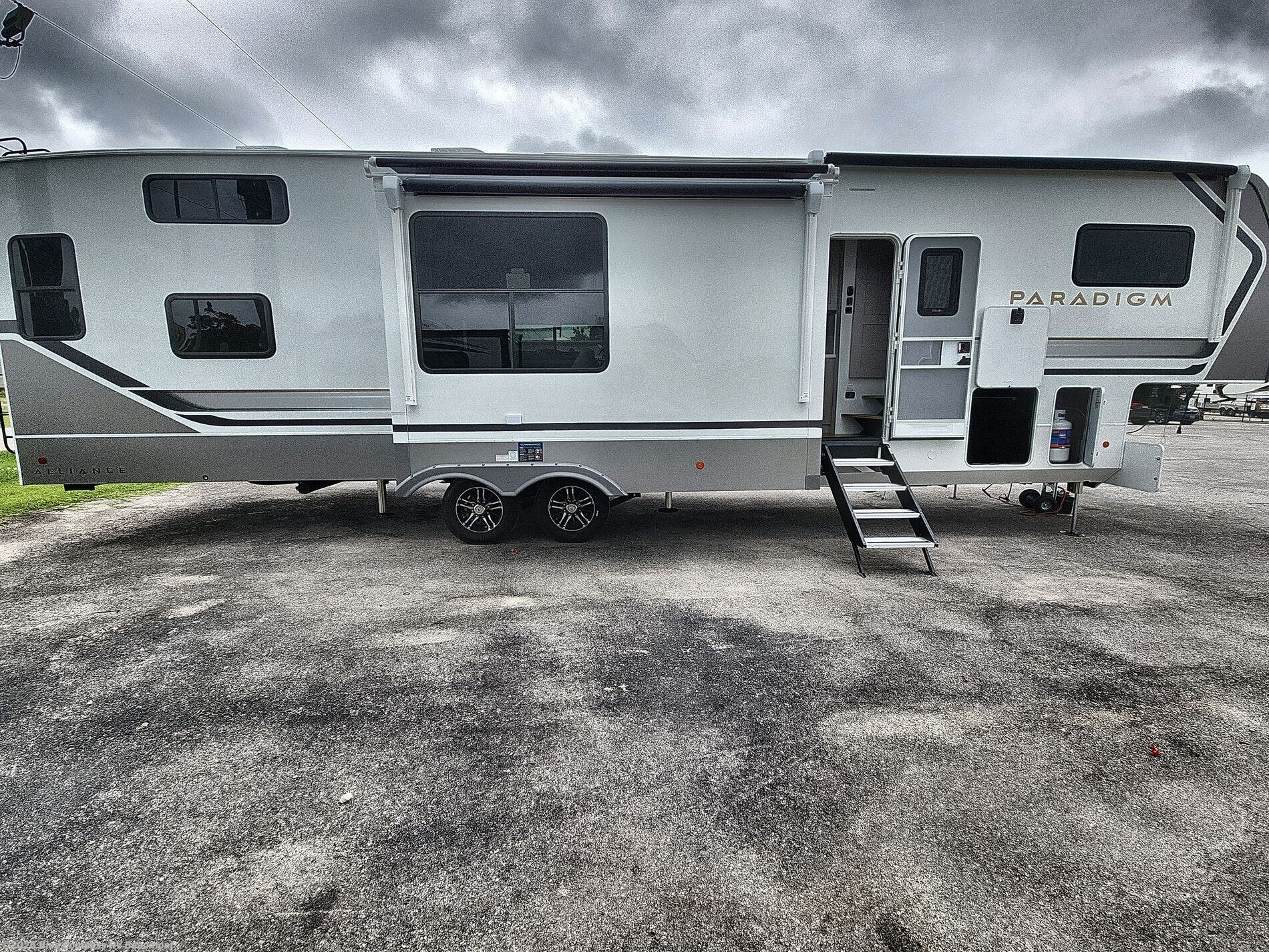 2026 Paradigm 395DS by Alliance RV from Blue Compass RV Beaumont in Vidor, Texas