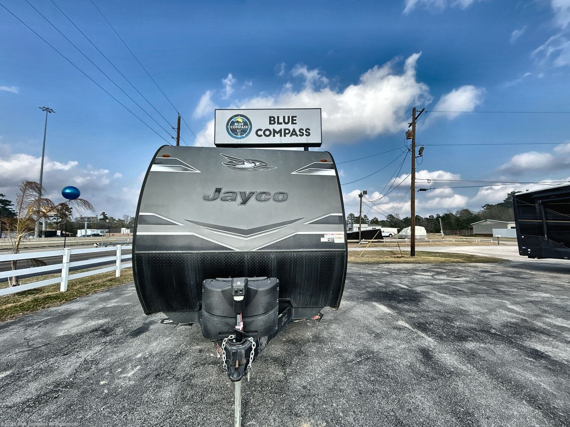 2023 Jayco Jay Flight 324BDS - Used Travel Trailer For Sale by Blue Compass RV Beaumont in Vidor, Texas features Slideout