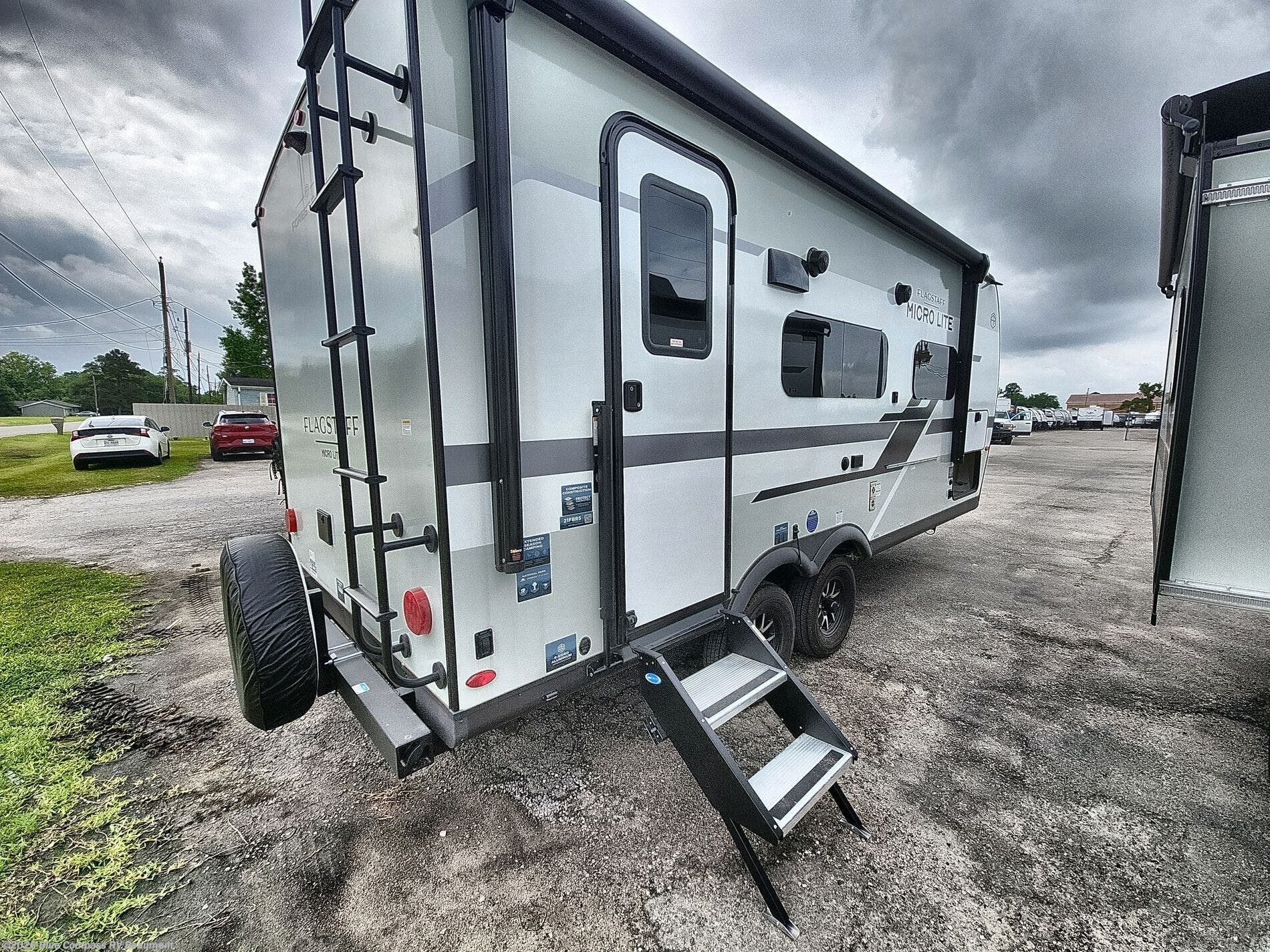 2026 Flagstaff Micro Lite 21FBRS by Forest River from Blue Compass RV Beaumont in Vidor, Texas
