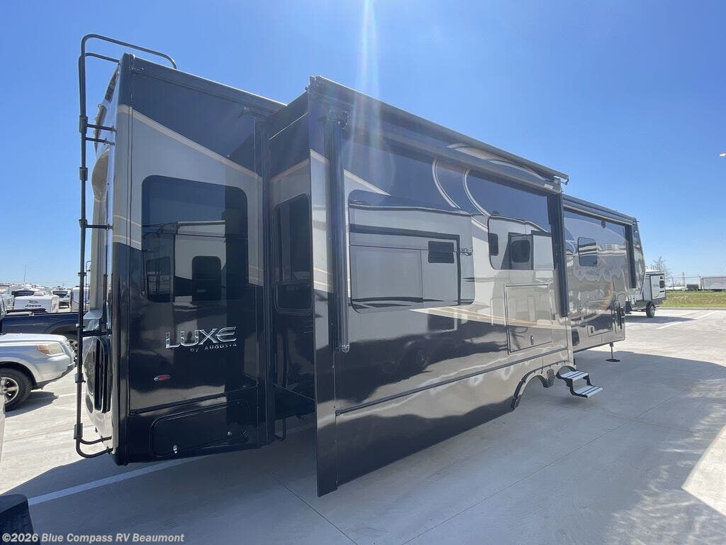 2017 Elite Suites 39FB by Luxe from Blue Compass RV Beaumont in Vidor, Texas