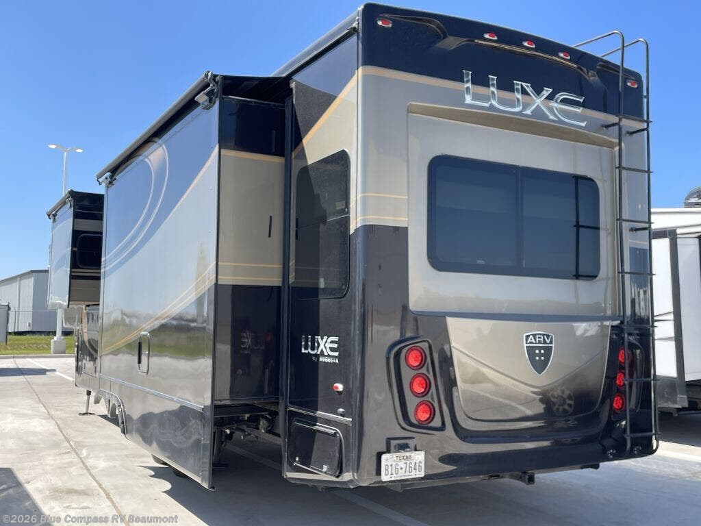 2017 Luxe Elite Suites 39FB - Used Fifth Wheel For Sale by Blue Compass RV Beaumont in Vidor, Texas