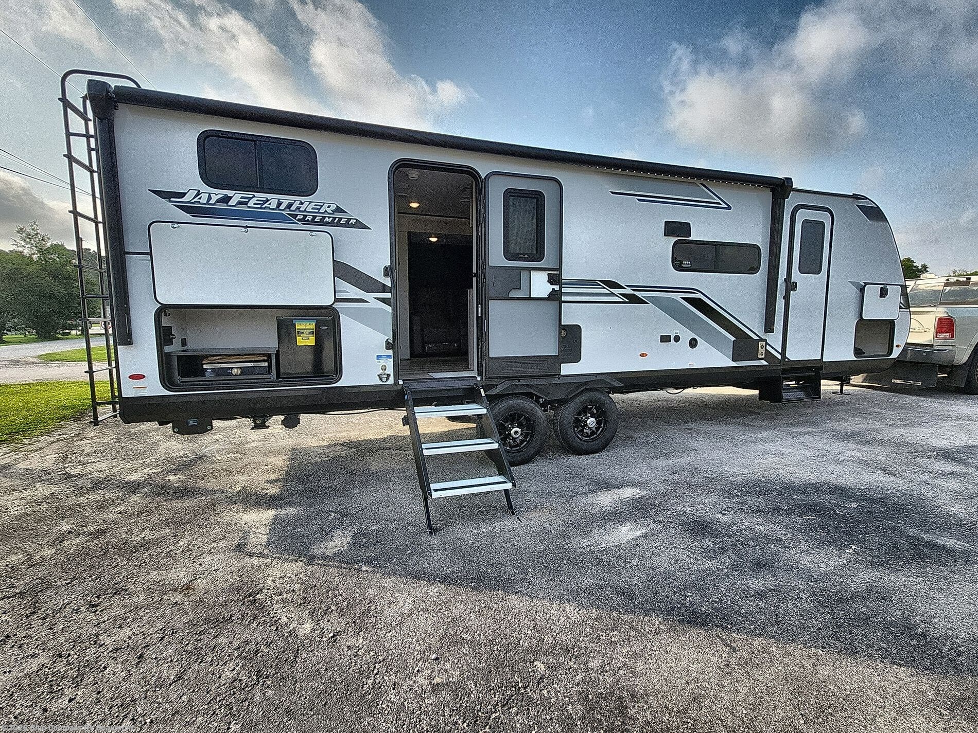 New 2026 Jayco Jay Feather 27BH available in Vidor, Texas