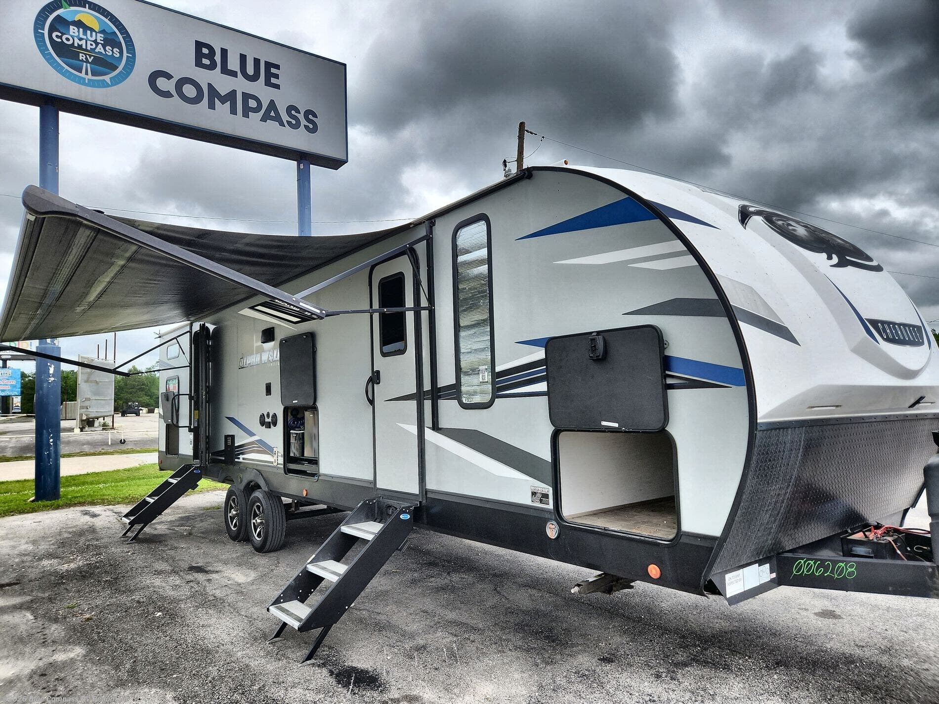 2026 Forest River Cherokee Alpha Wolf 30RDB - Used Travel Trailer For Sale by Blue Compass RV Beaumont in Vidor, Texas