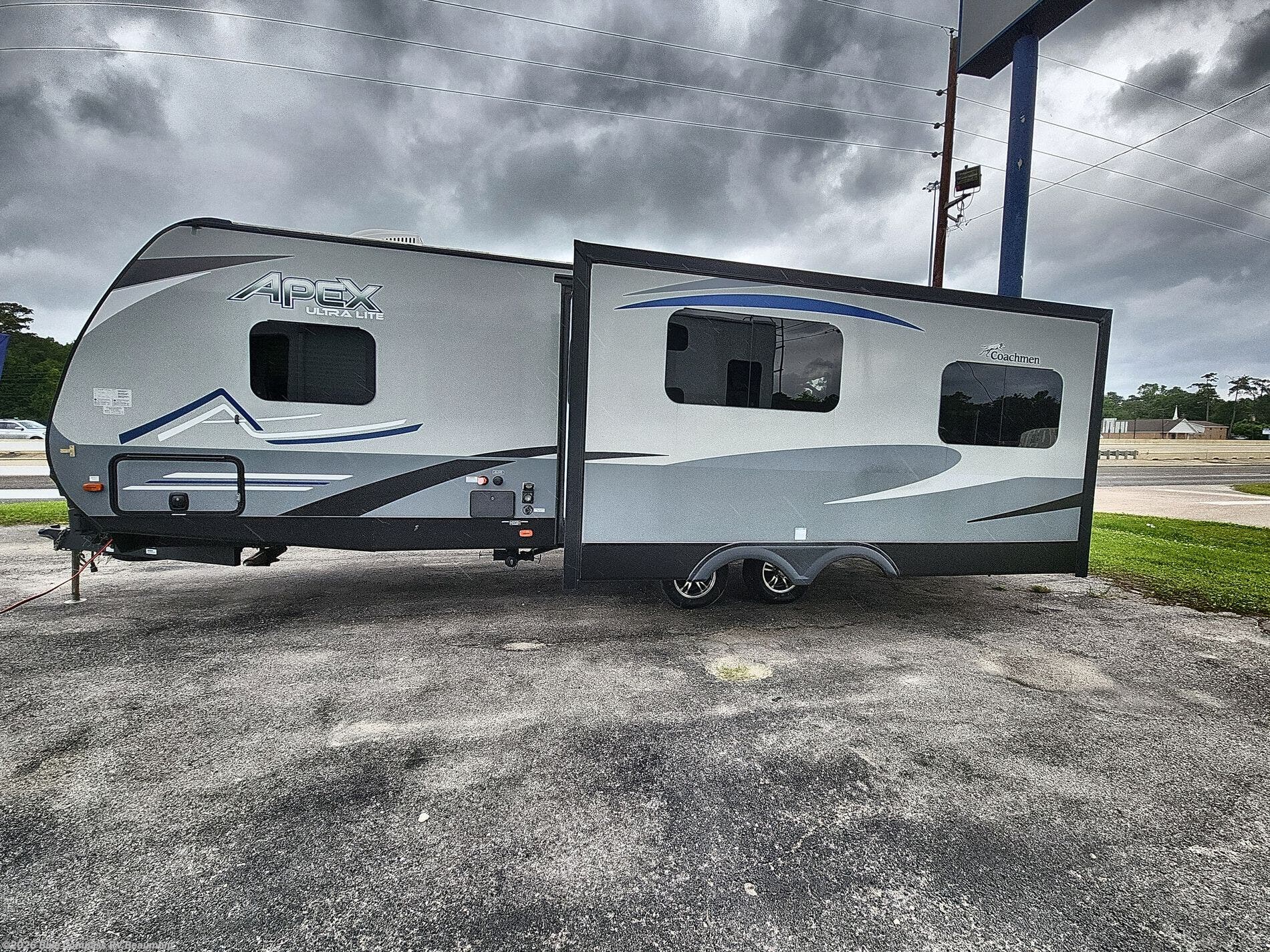 Used 2020 Forest River COACHMAN 279RLSS available in Vidor, Texas