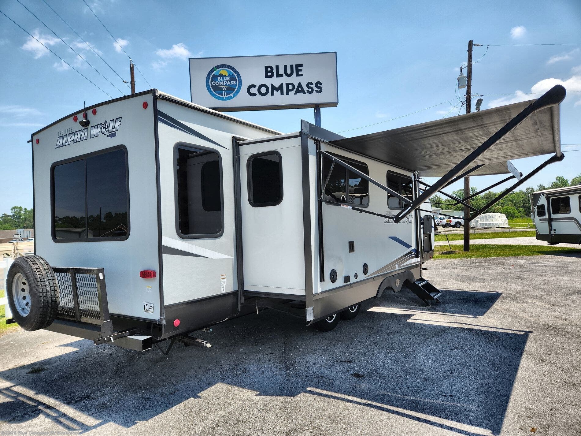 2022 Cherokee Alpha Wolf 26RL by Forest River from Blue Compass RV Beaumont in Vidor, Texas