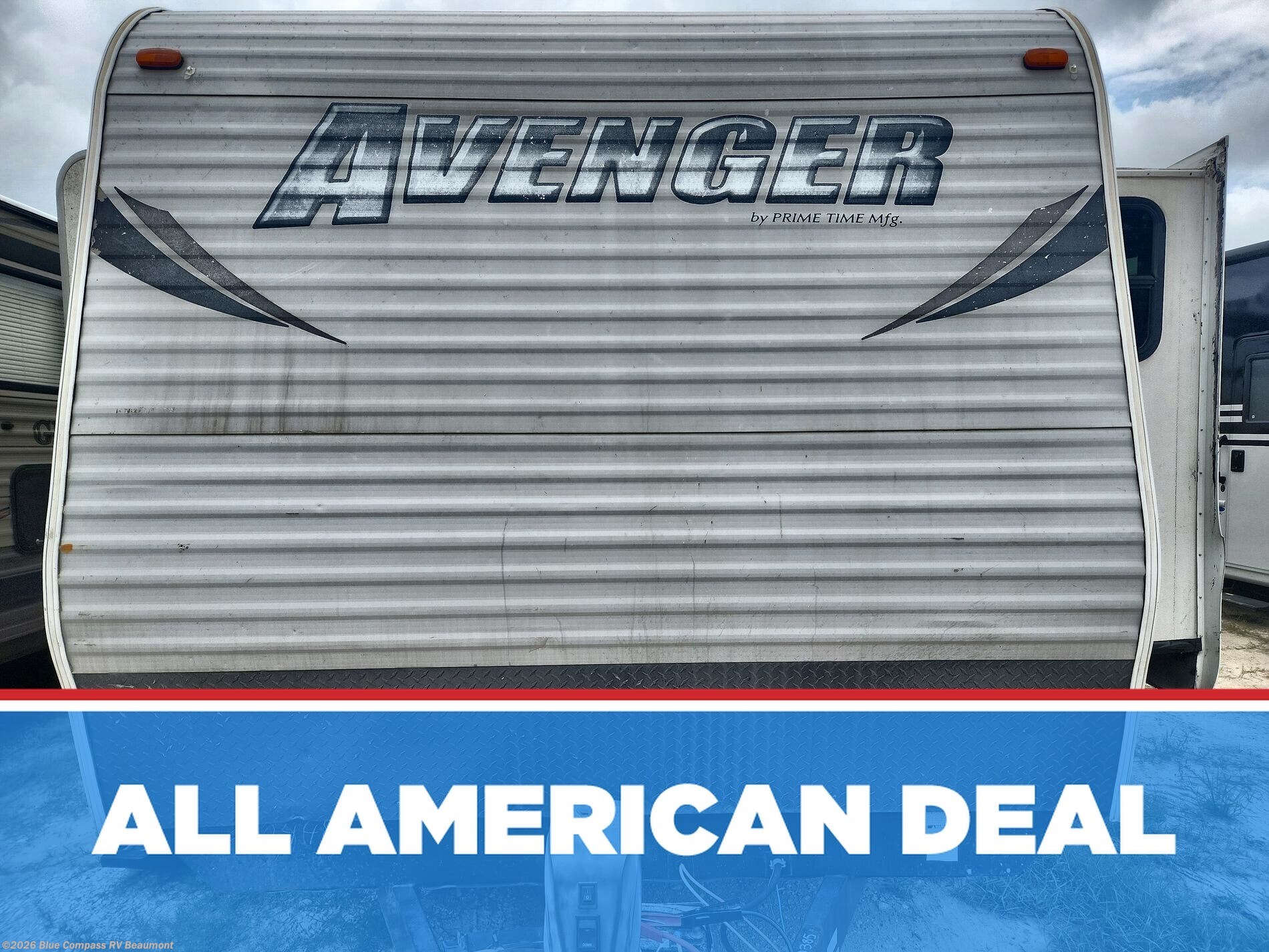 2014 Prime Time Avenger 26BDS - Used Travel Trailer For Sale by Blue Compass RV Beaumont in Vidor, Texas features Slideout