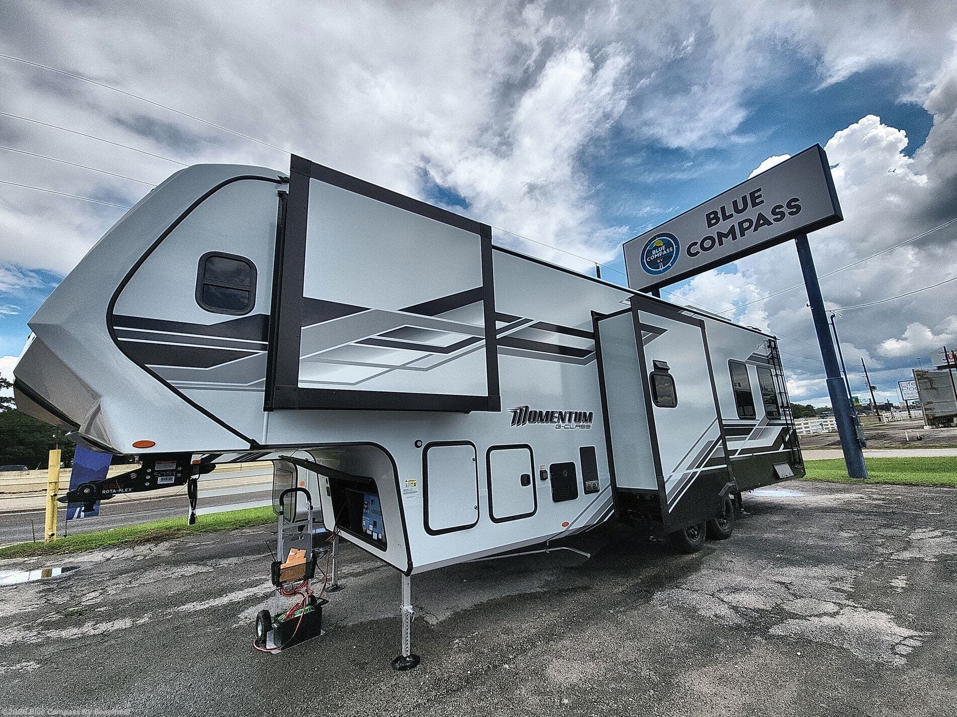 2026 Grand Design Momentum G-Class 320G - New Toy Hauler For Sale by Blue Compass RV Beaumont in Vidor, Texas