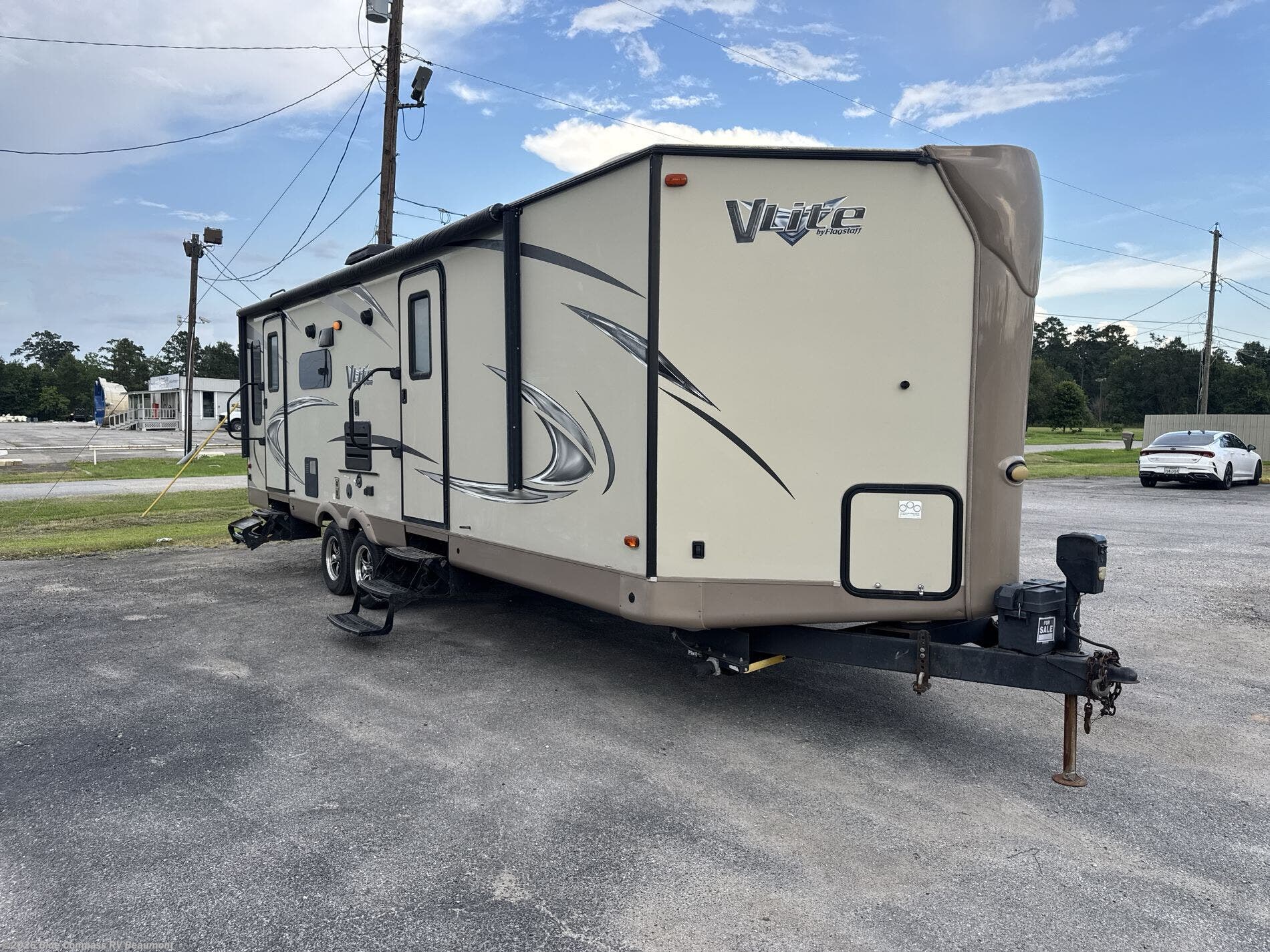 2018 Forest River Flagstaff V-Lite 27VRL - Used Travel Trailer For Sale by Blue Compass RV Beaumont in Vidor, Texas