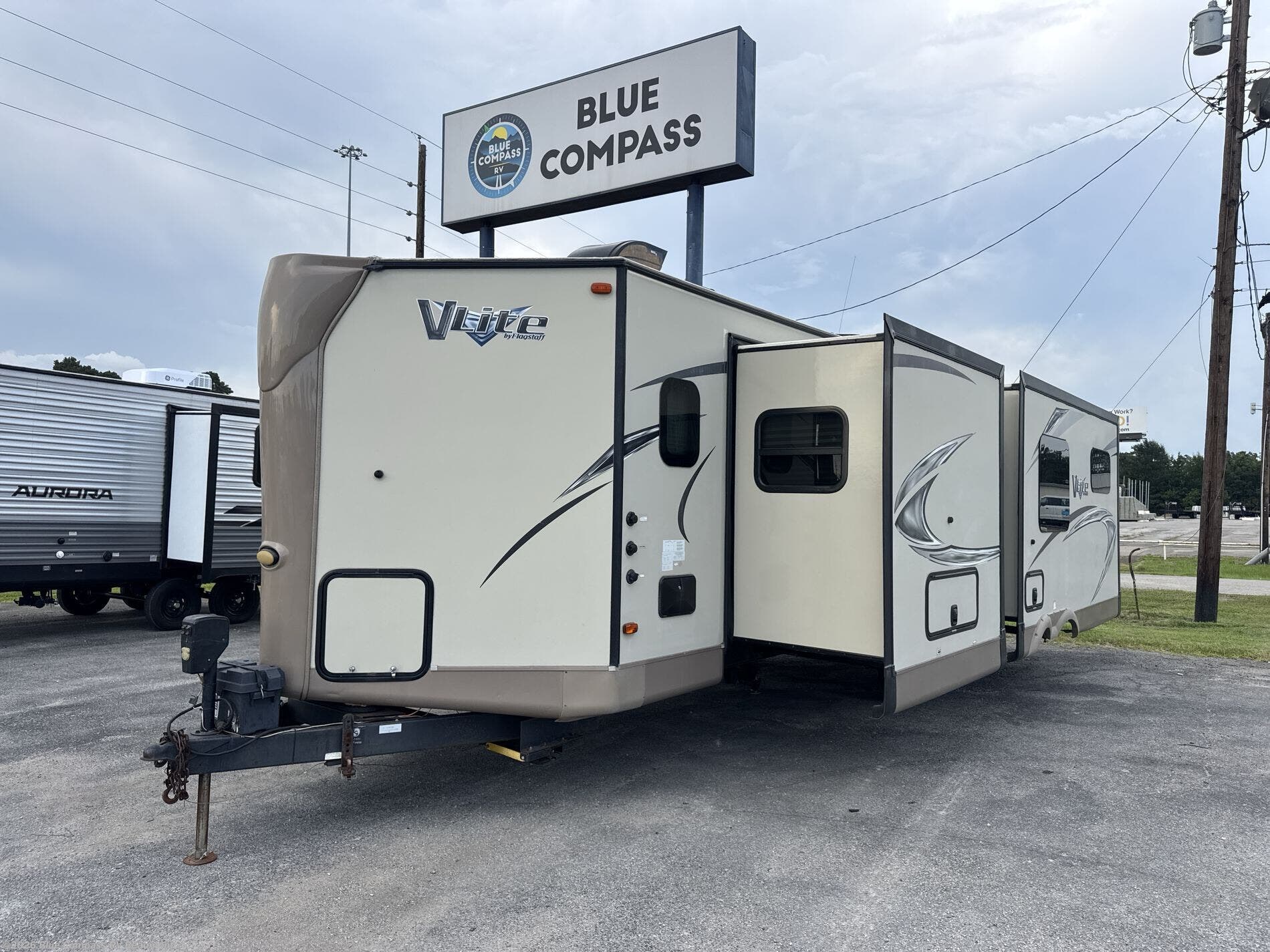 Used 2018 Forest River Flagstaff V-Lite 27VRL available in Vidor, Texas