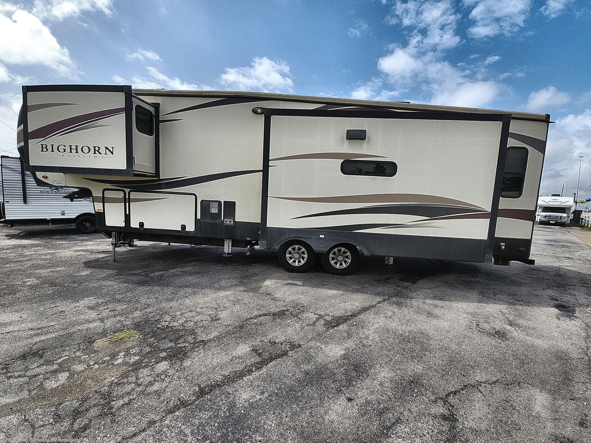 Used 2018 Heartland Bighorn 32RS available in Vidor, Texas