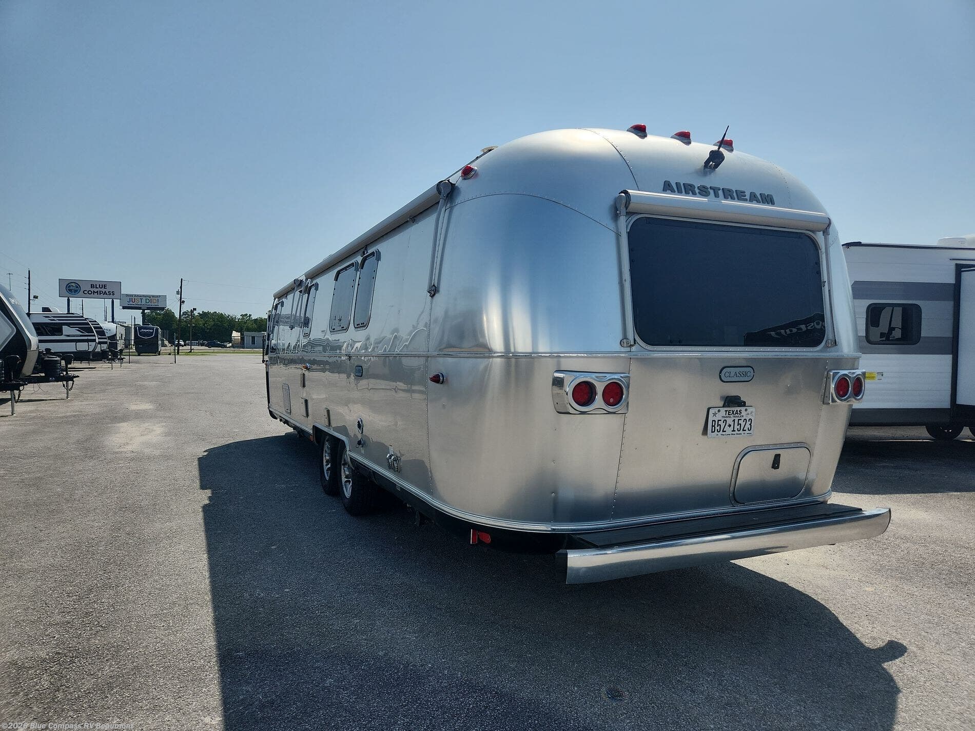Used 2020 Airstream Classic 33FBQ available in Vidor, Texas