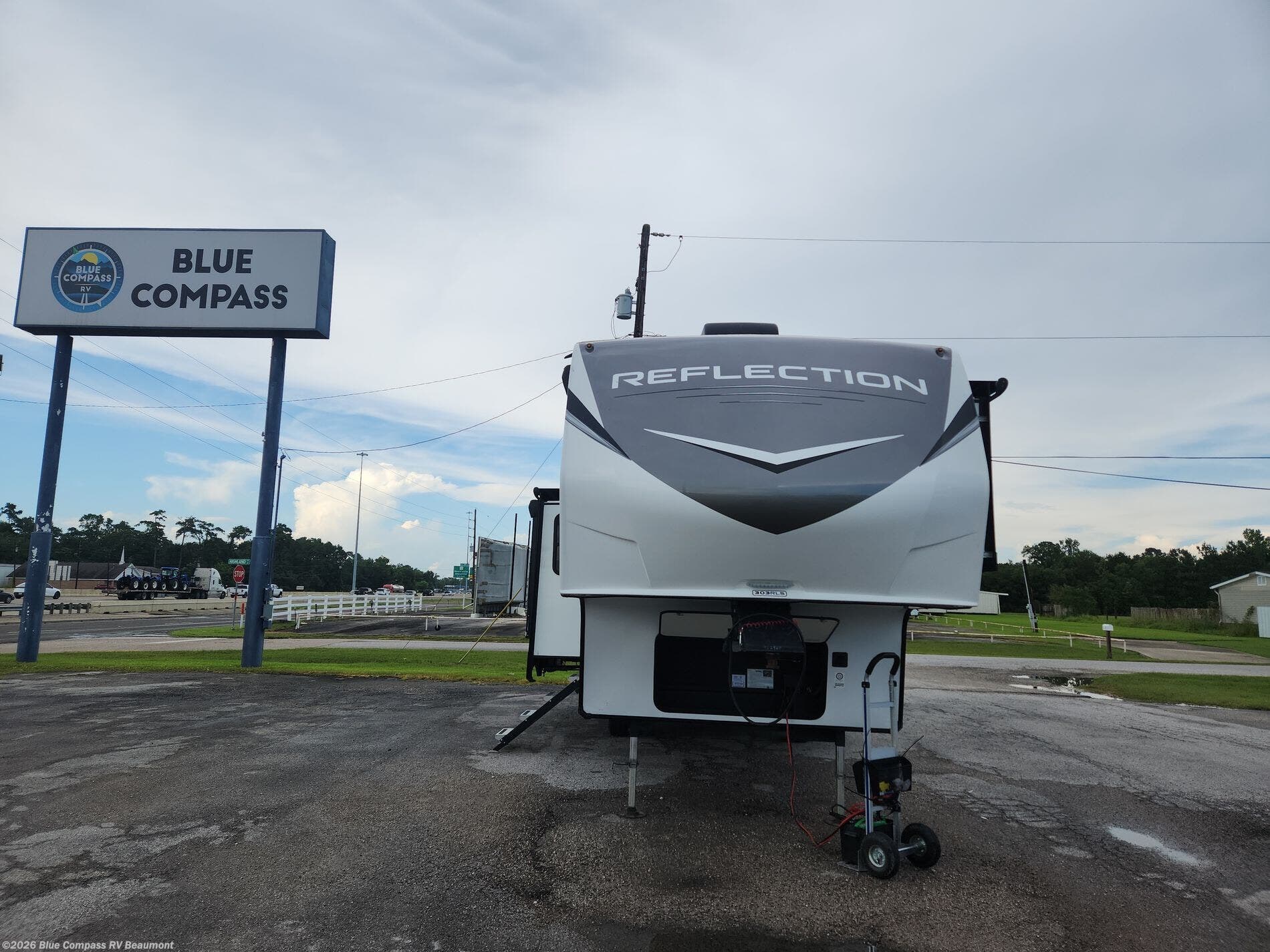 2023 Grand Design Reflection 303RLS - Used Fifth Wheel For Sale by Blue Compass RV Beaumont in Vidor, Texas