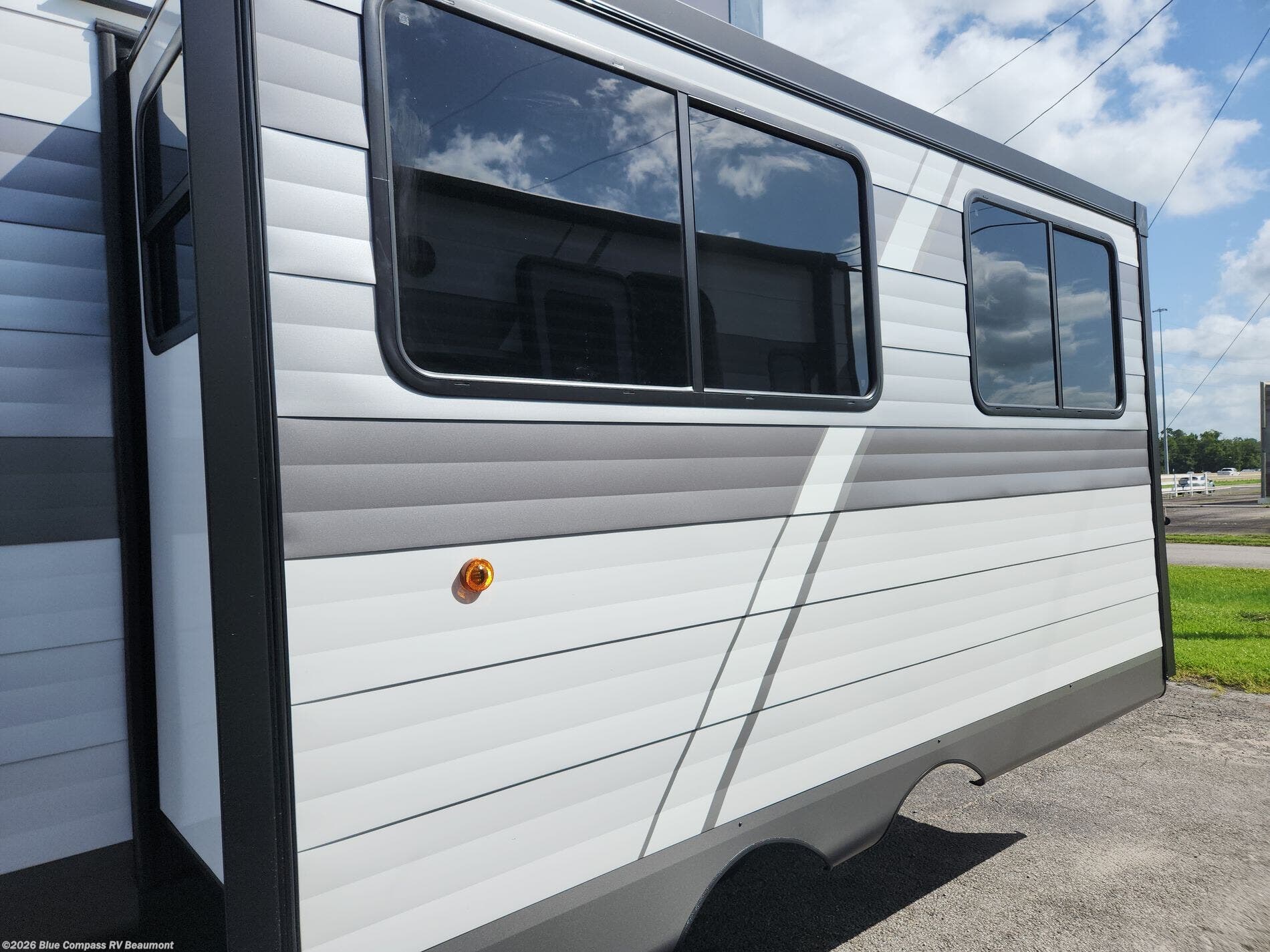 2027 Jayco Jay Flight 262RLS - New Travel Trailer For Sale by Blue Compass RV Beaumont in Vidor, Texas
