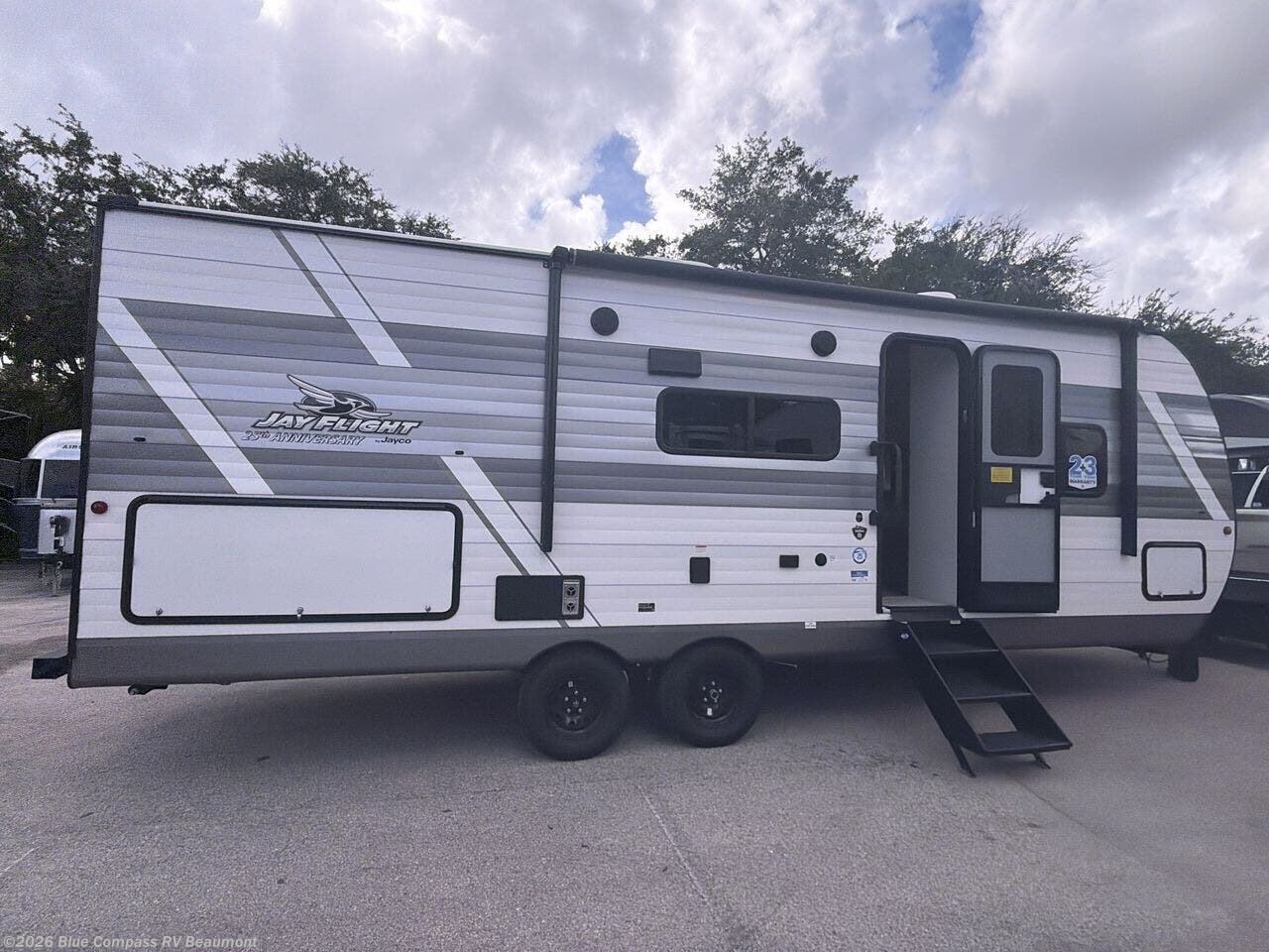 2027 Jayco Jay Flight 261BHS - New Travel Trailer For Sale by Blue Compass RV Beaumont in Vidor, Texas
