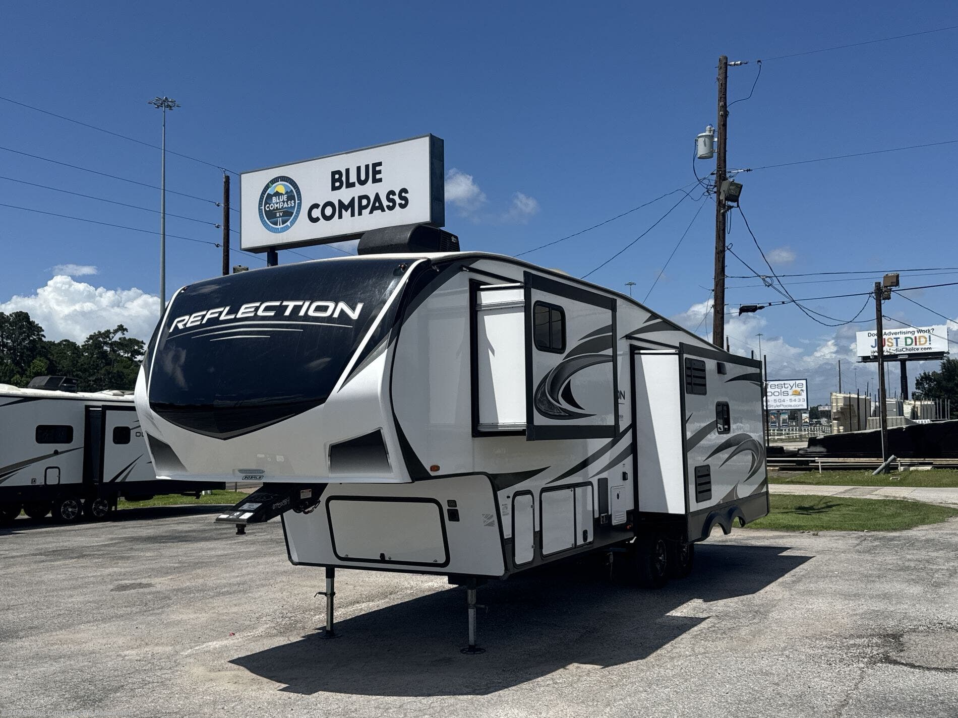 Used 2022 Grand Design Reflection 303RLS available in Vidor, Texas