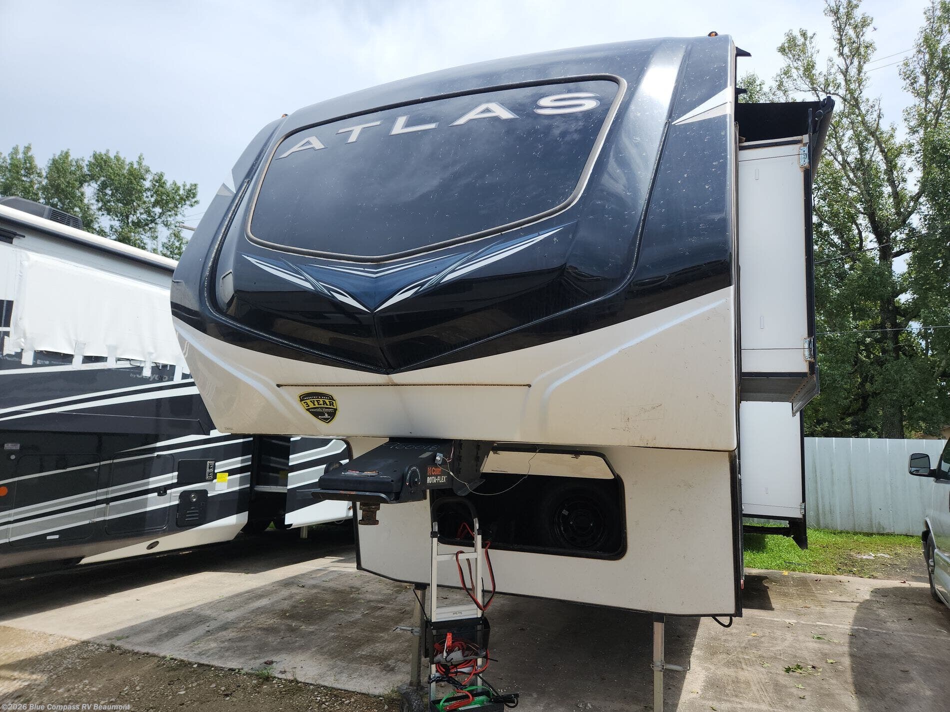 2023 Atlas 3342bhf by Dutchmen from Blue Compass RV Beaumont in Vidor, Texas