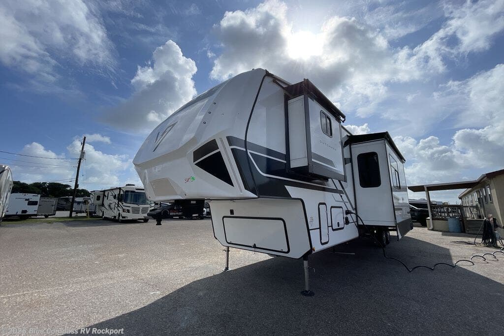 New 2025 Dutchmen Voltage V-SERIERS 3800 available in Rockport, Texas