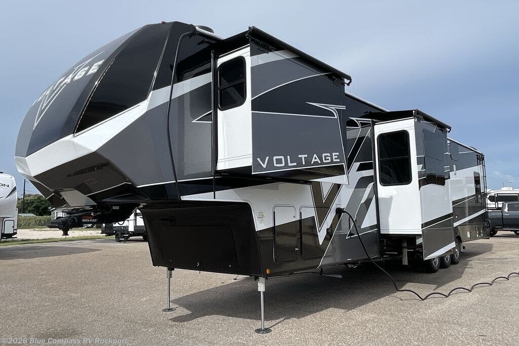 New 2025 Dutchmen Voltage 4225 available in Rockport, Texas