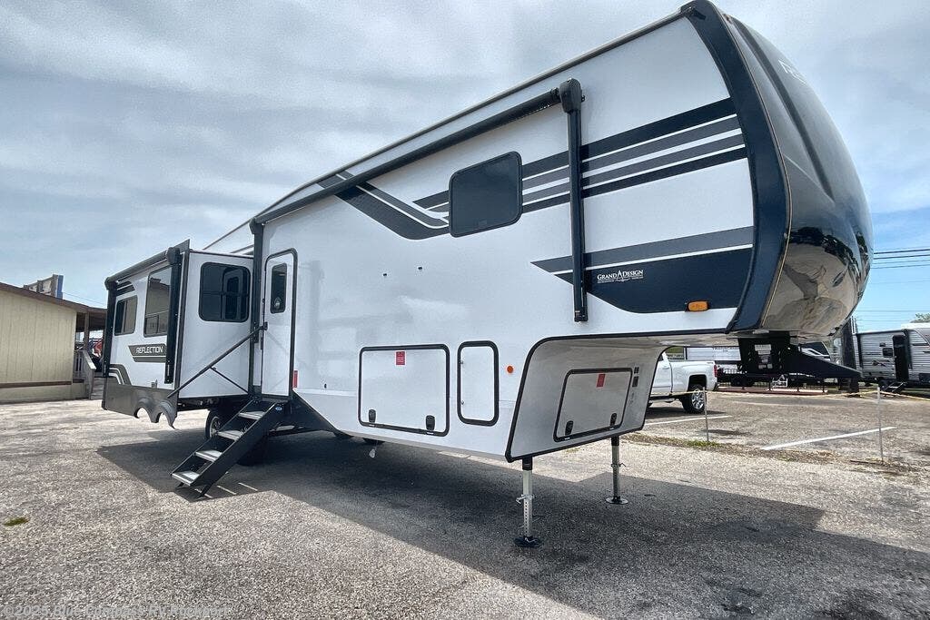 2026 Reflection 337RLS by Grand Design from Blue Compass RV Rockport in Rockport, Texas