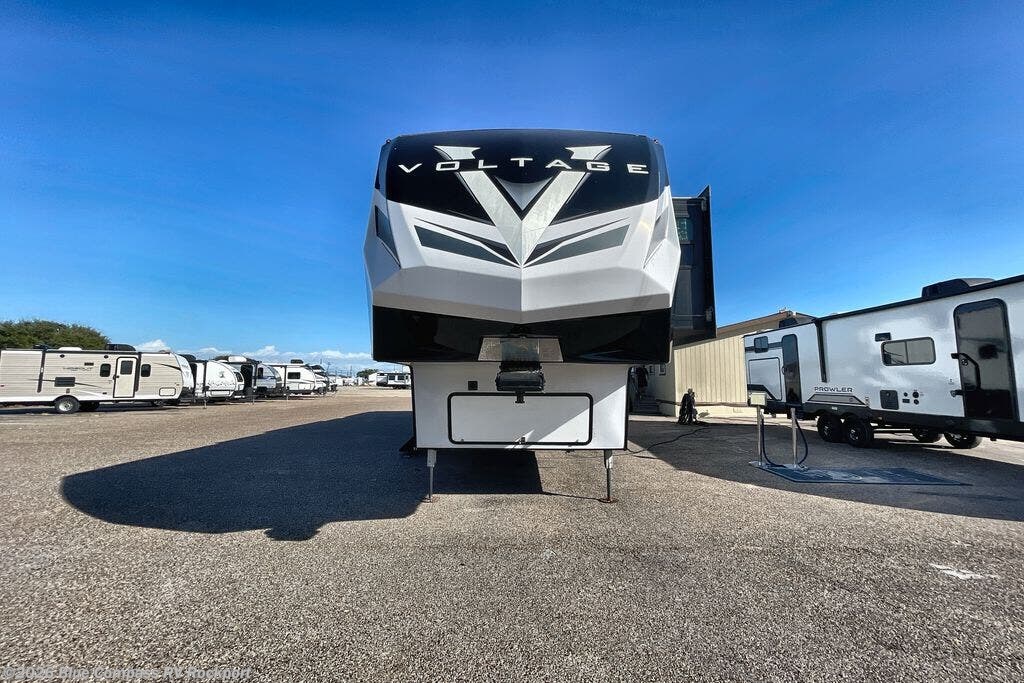 Used 2022 Dutchmen Voltage 4225 available in Rockport, Texas