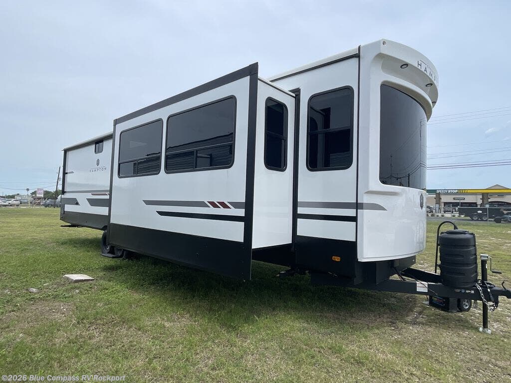2026 Hampton 372FDB by CrossRoads from Blue Compass RV Rockport in Rockport, Texas