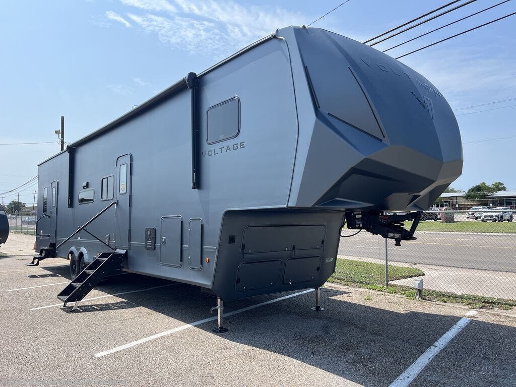 New 2026 Dutchmen Voltage V-Series 3800 available in Rockport, Texas